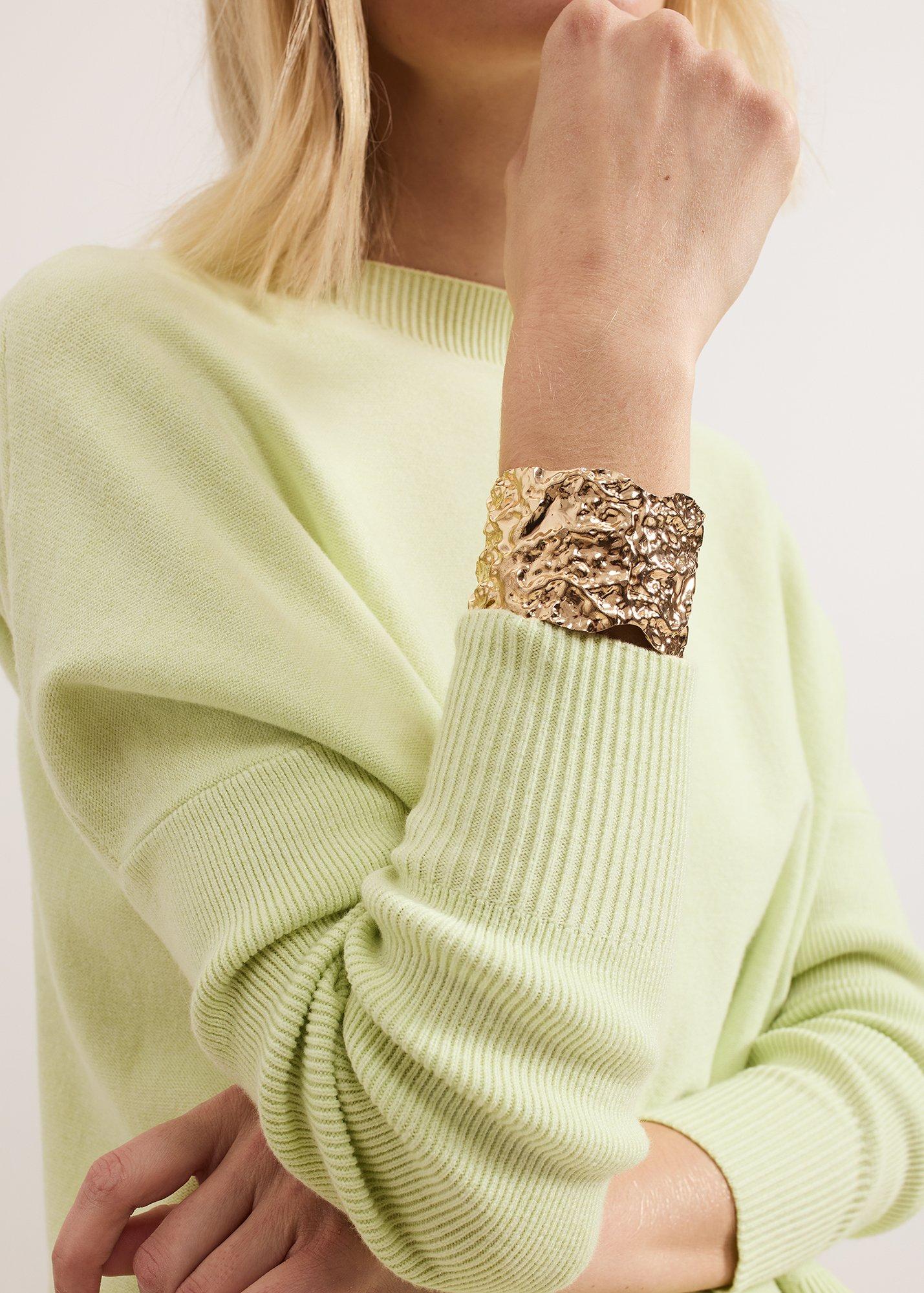 ${product-id}-Gold Hammered Cuff-Gold-${view-type}