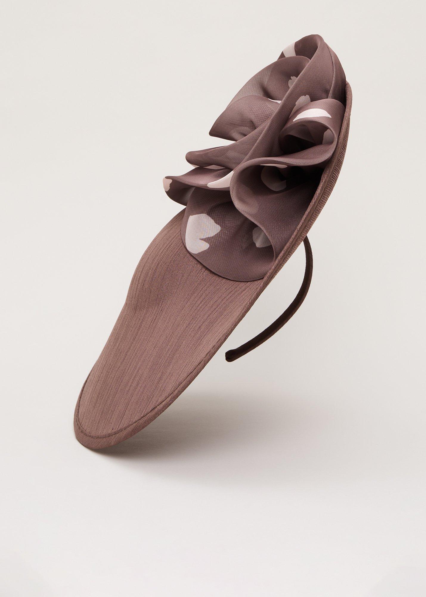 ${product-id}-Spot Fascinator-Neutral-${view-type}