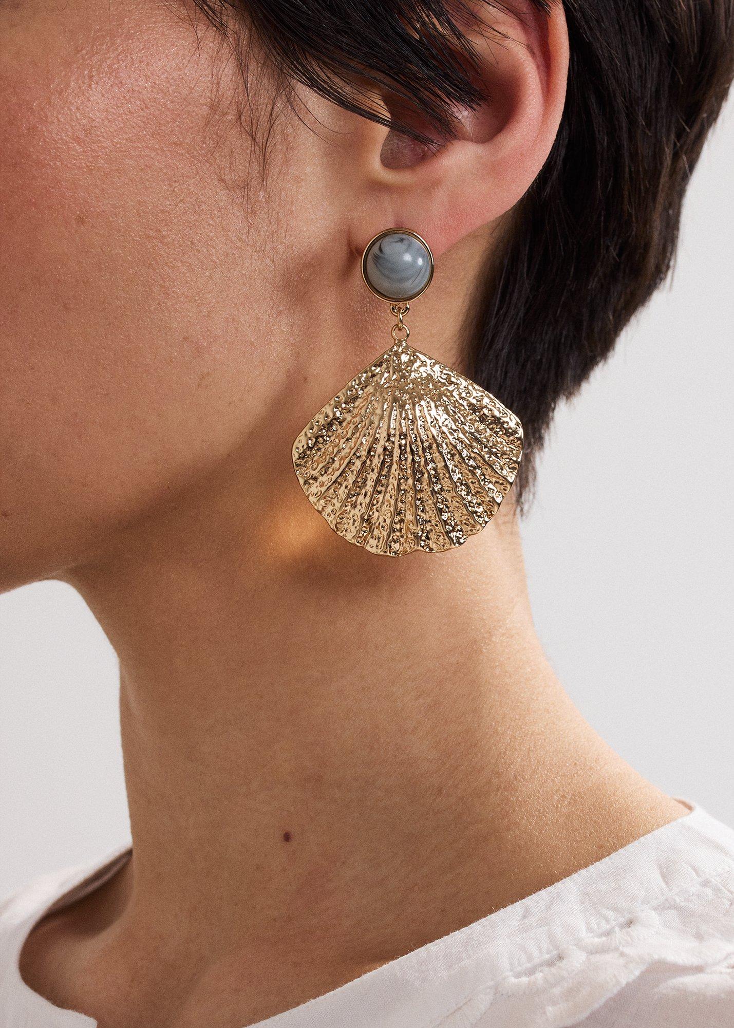 ${product-id}-Shell Earrings-Gold-${view-type}