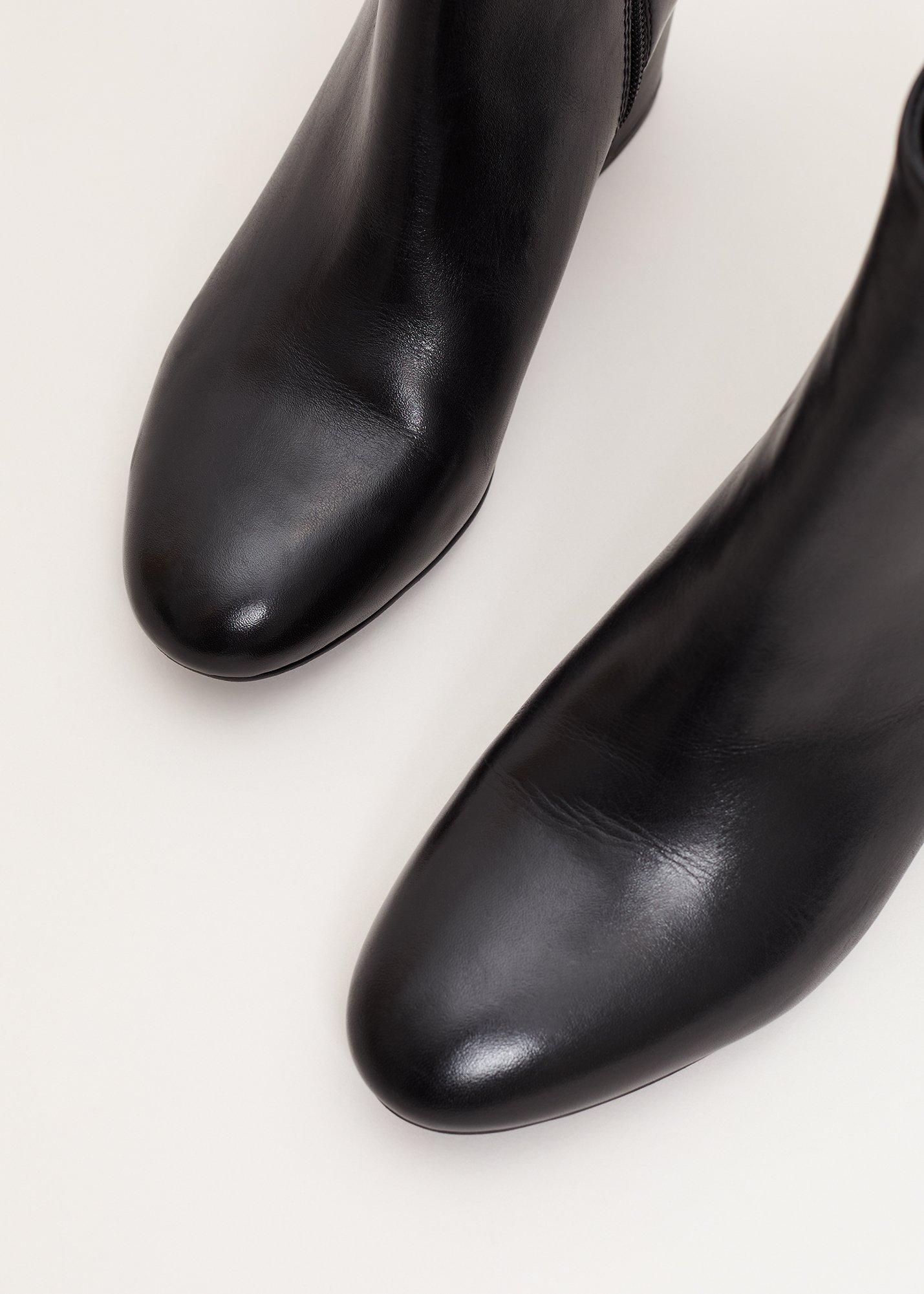${product-id}-Leather Block Boot-Black-${view-type}