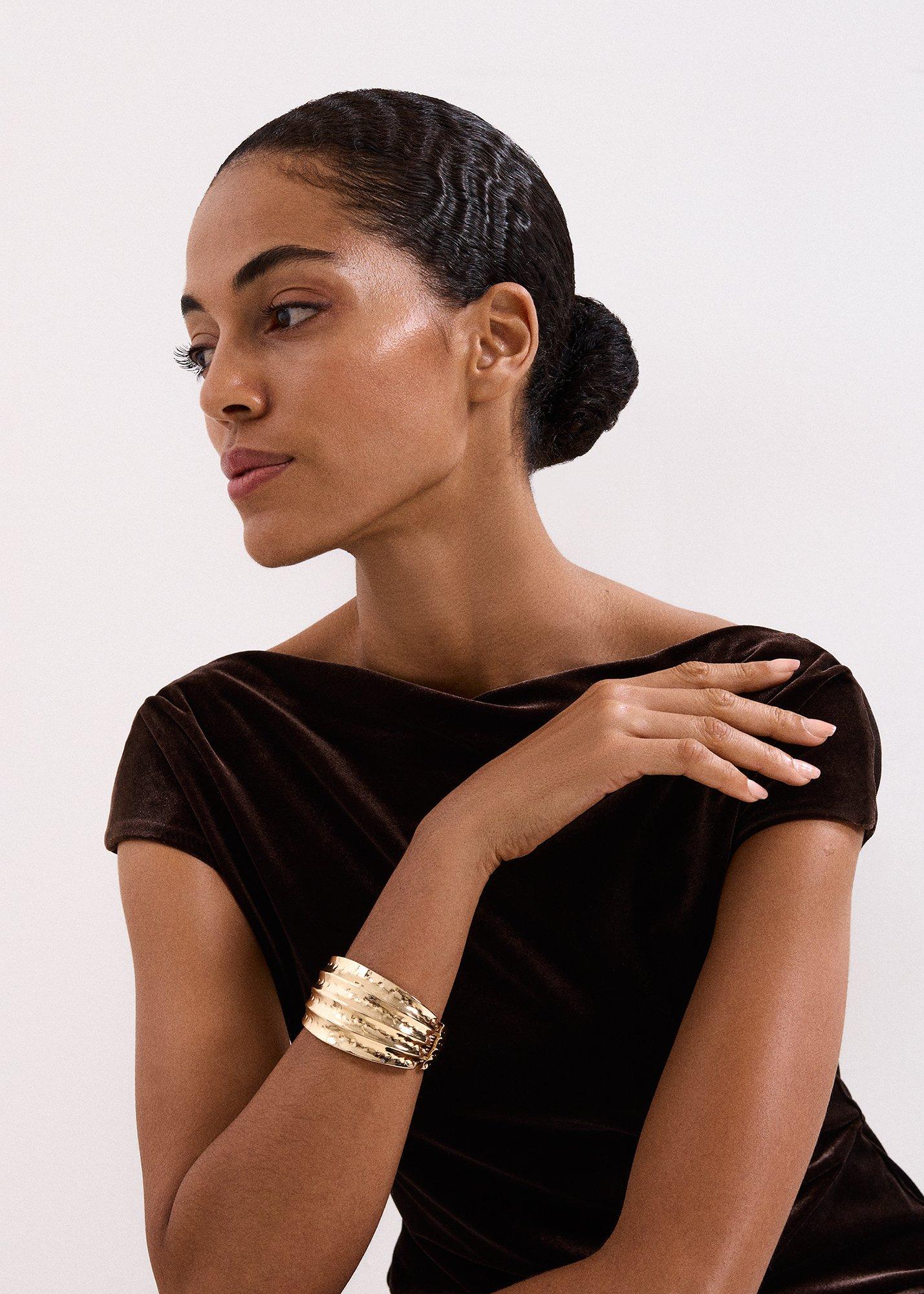 ${product-id}-Cuff Bracelet-Gold-${view-type}