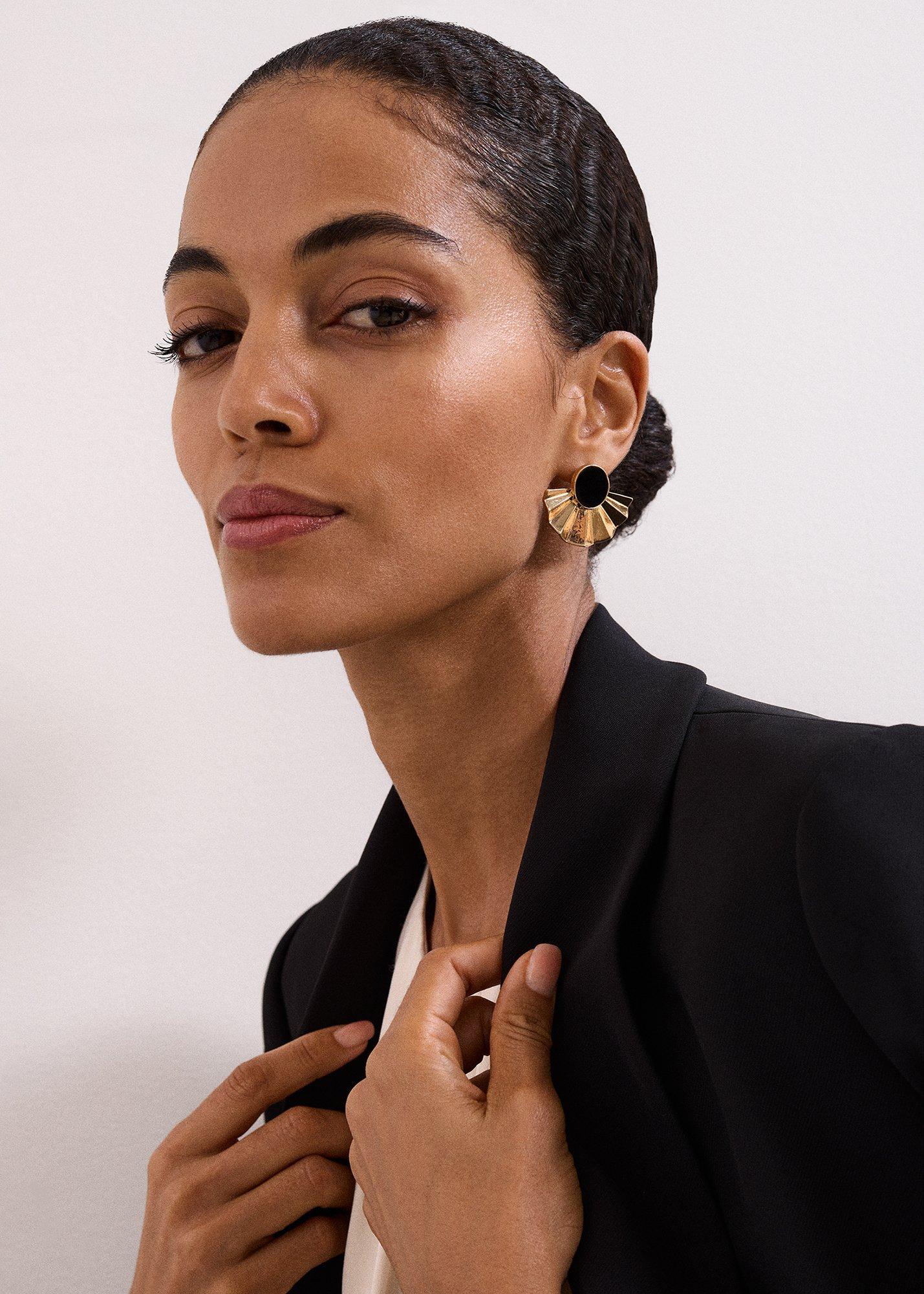${product-id}-Velvet Fan Earrings-Black-${view-type}