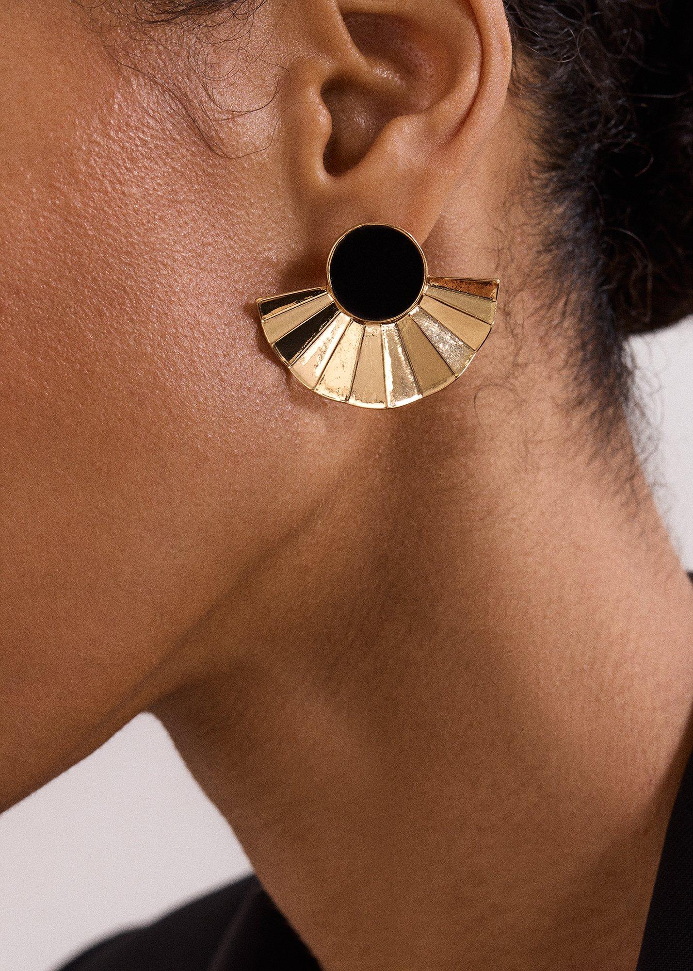${product-id}-Velvet Fan Earrings-Black-${view-type}