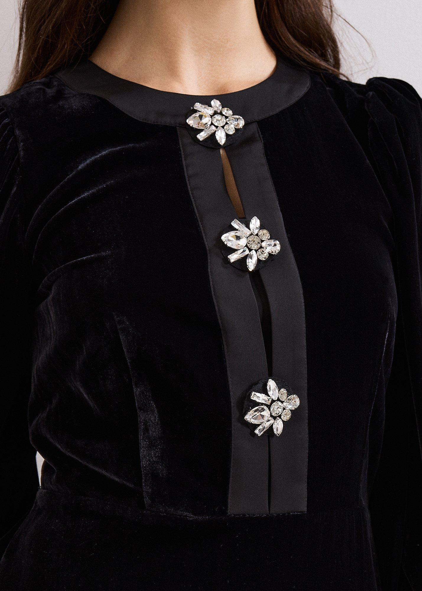 ${product-id}--Black-${view-type}