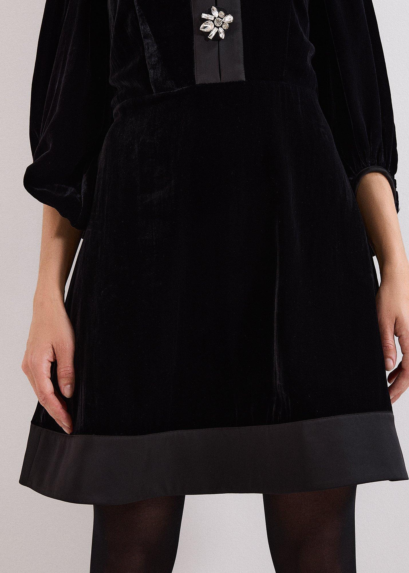 ${product-id}--Black-${view-type}