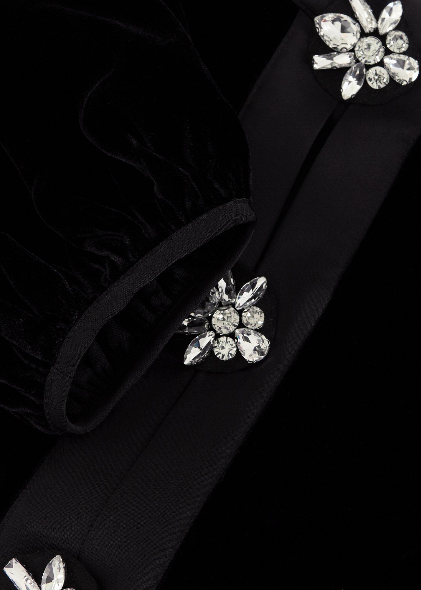 ${product-id}--Black-${view-type}