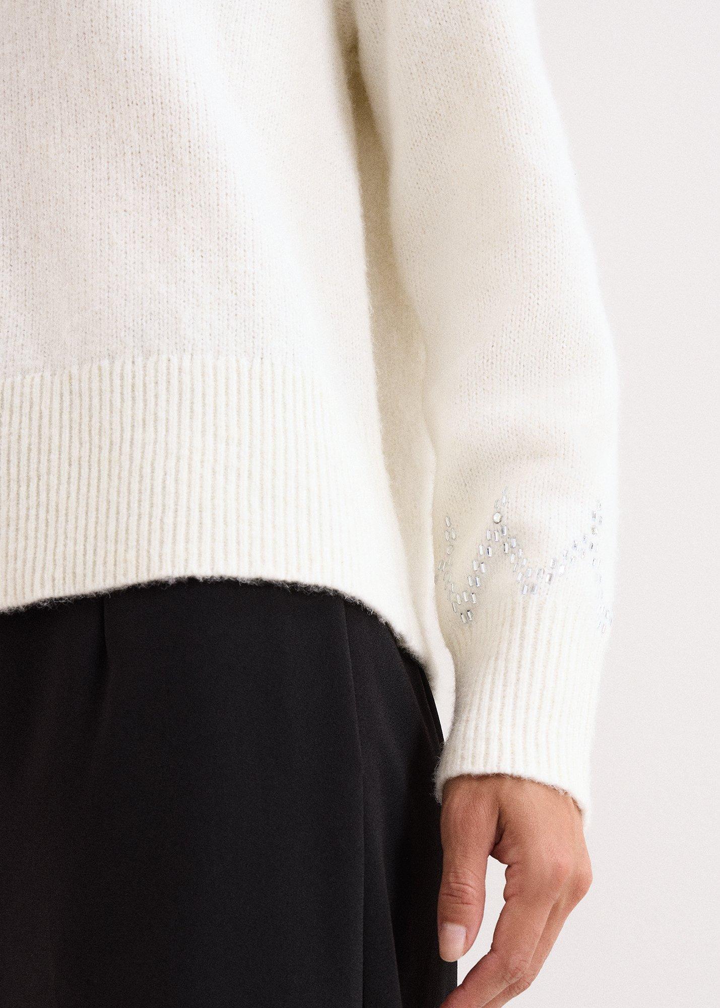 ${product-id}--Winter White-${view-type}