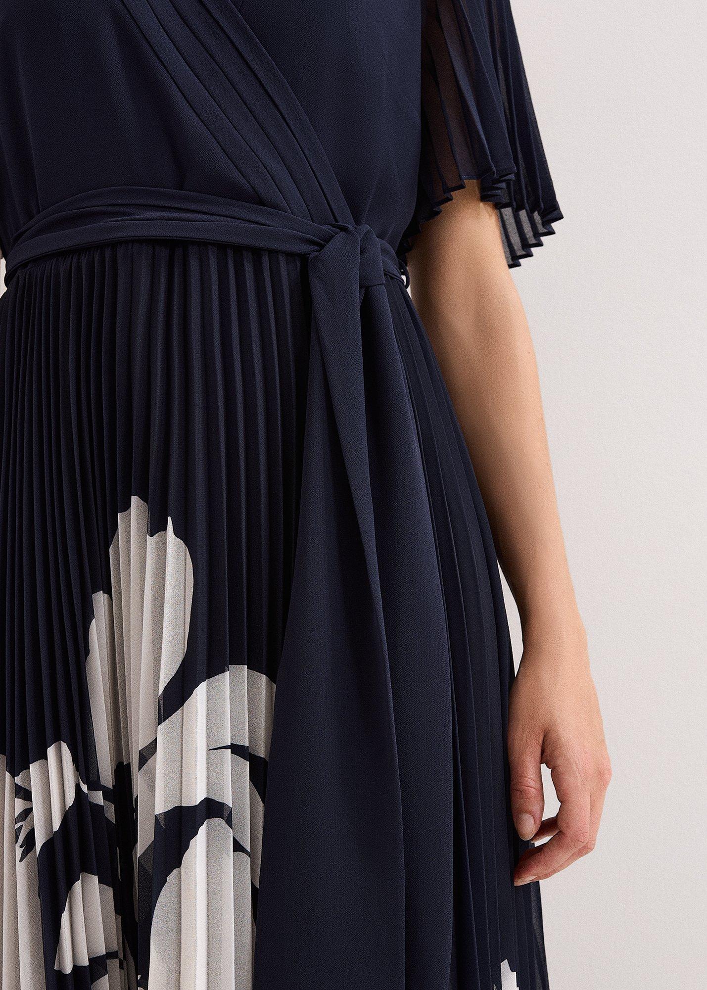 ${product-id}--Navy-${view-type}