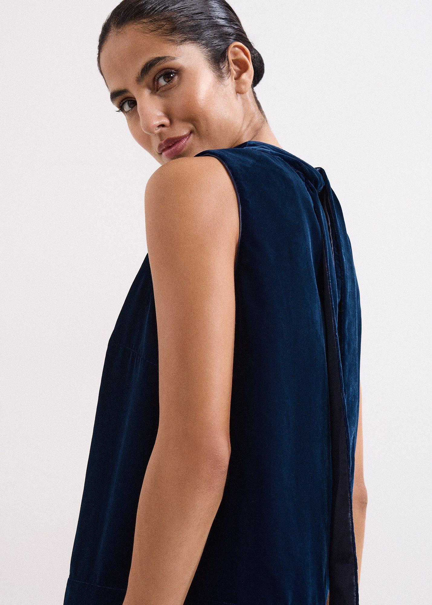 ${product-id}-Eilish Velvet Halter Top-Navy-${view-type}