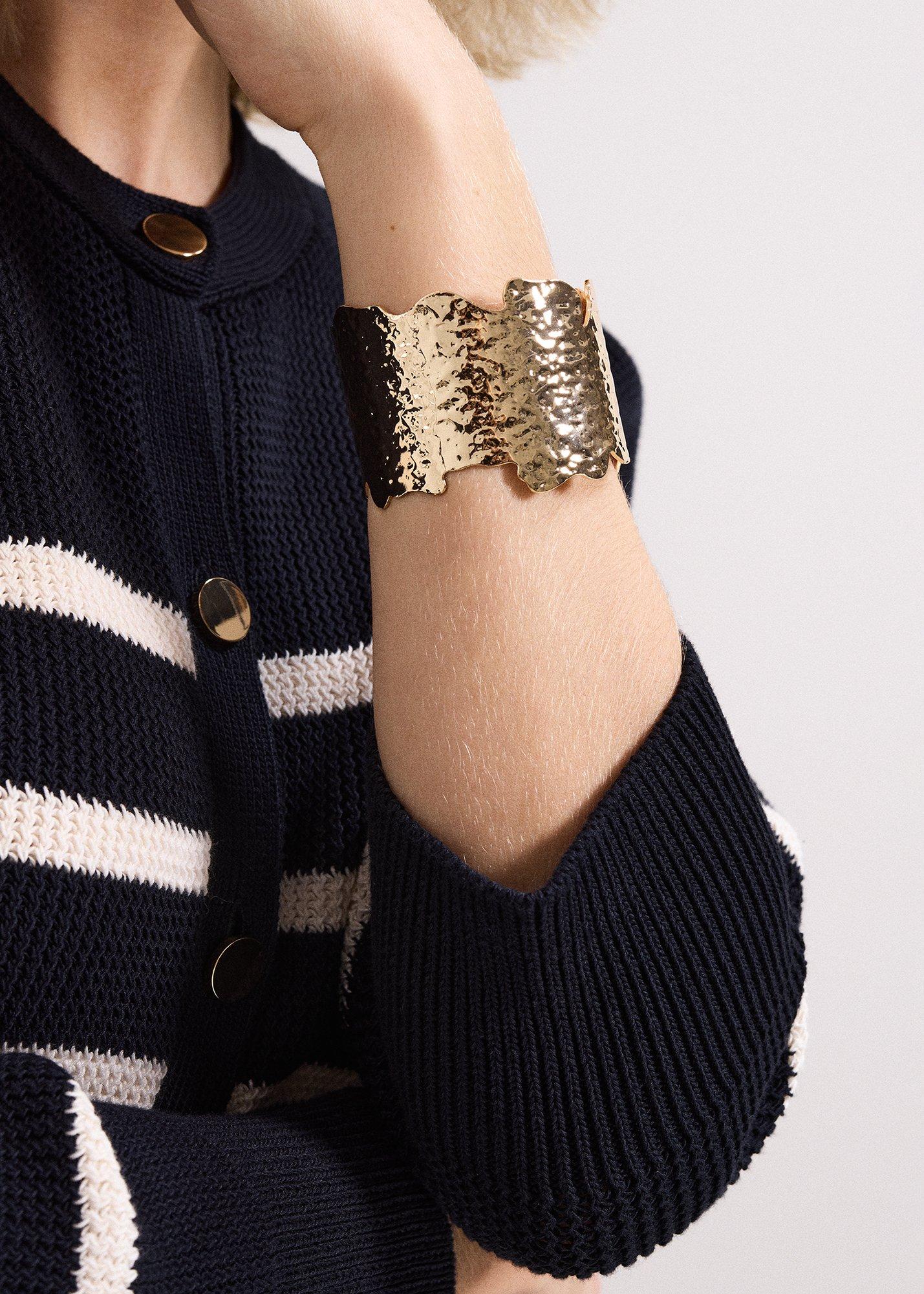 ${product-id}--Gold-${view-type}