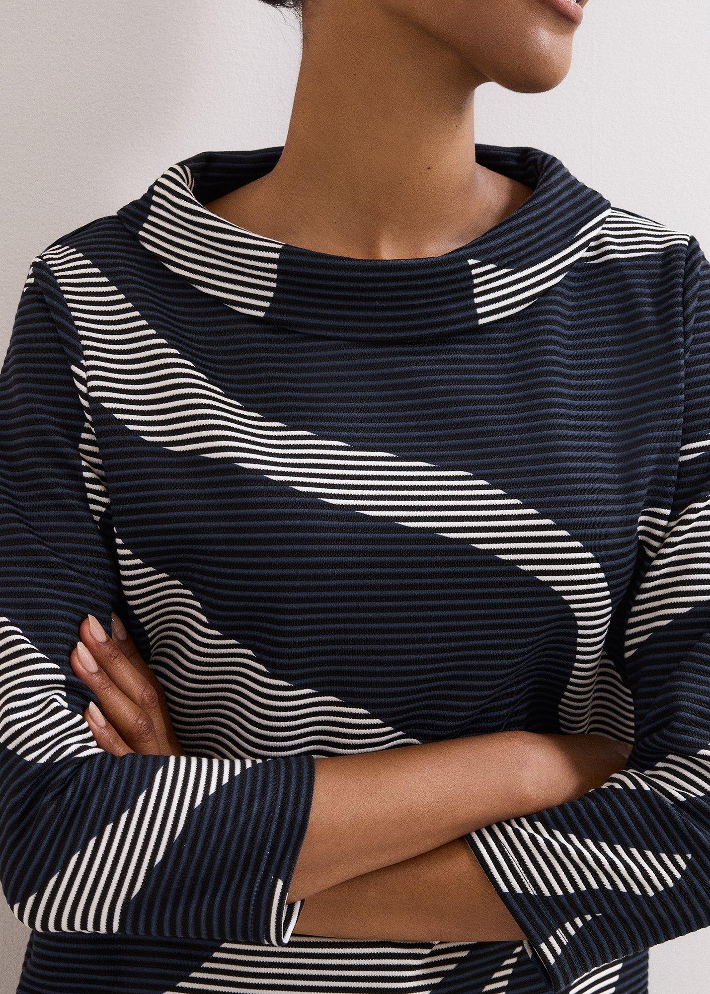 ${product-id}--Navy/Ivory-${view-type}