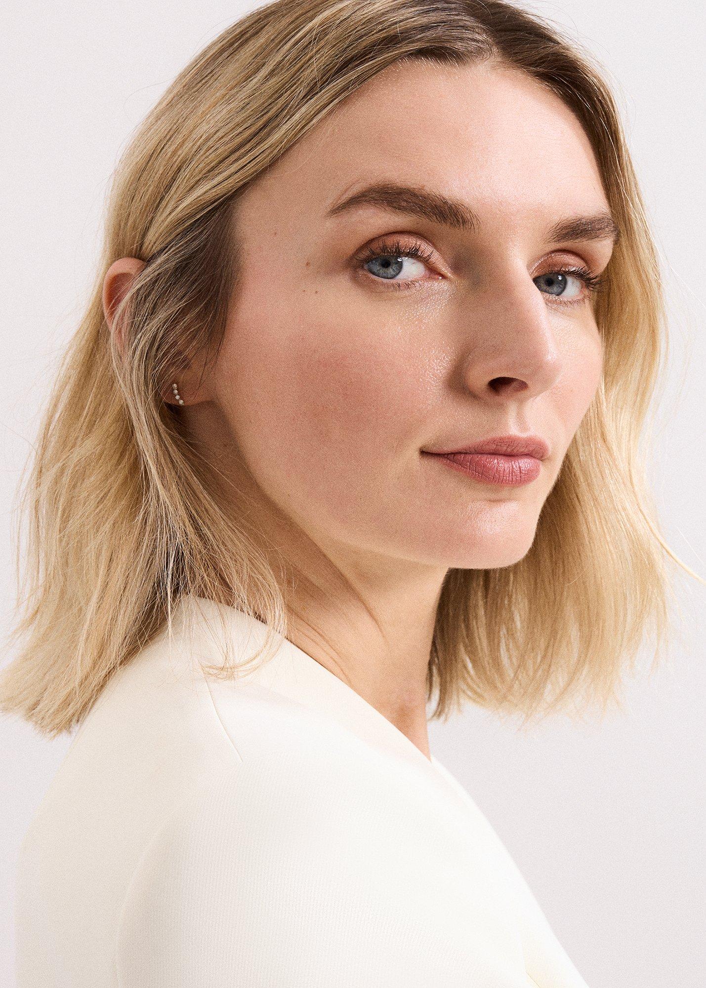 ${product-id}--Gold-${view-type}