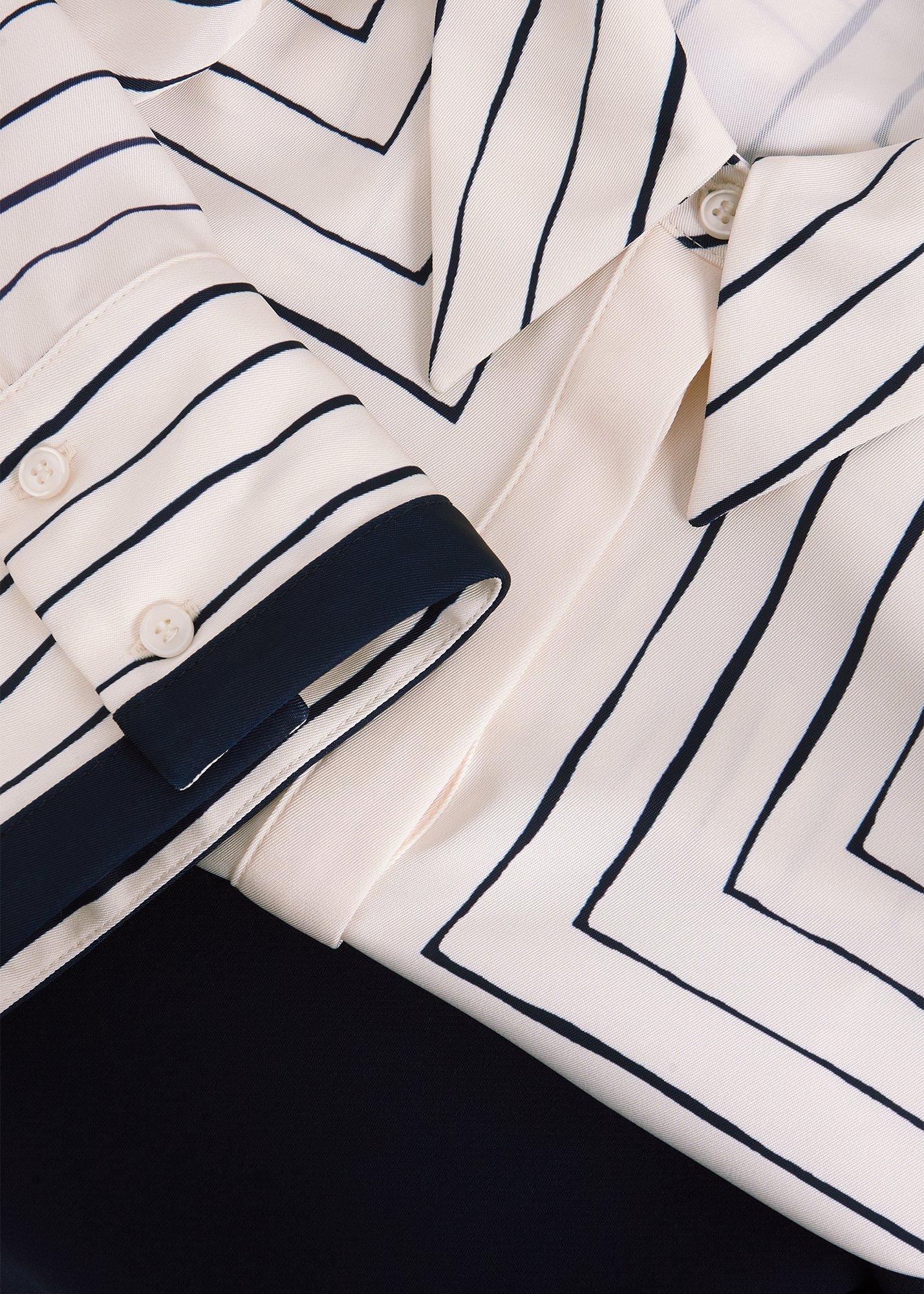 ${product-id}--Navy/Ivory-${view-type}