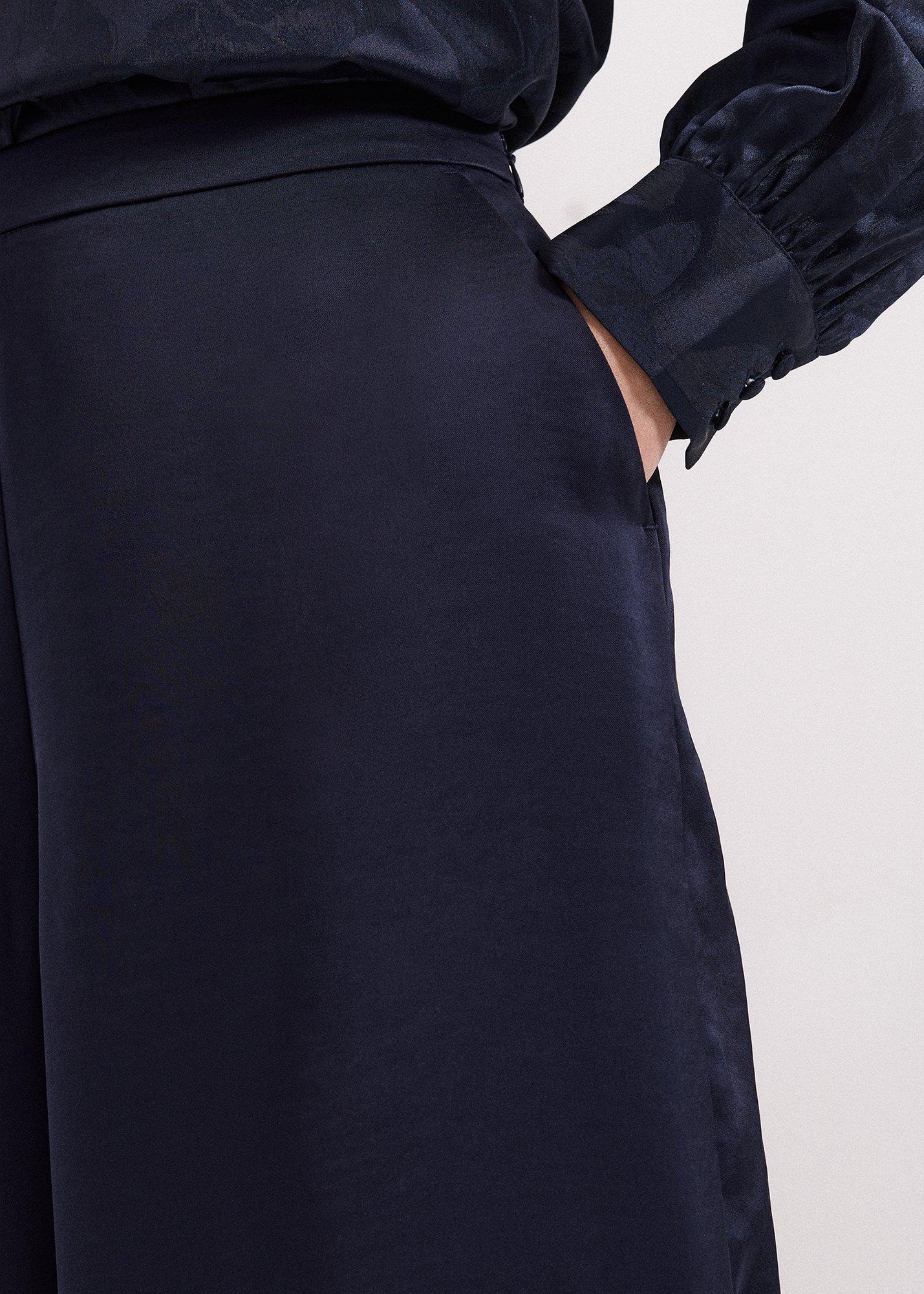${product-id}--Navy-${view-type}