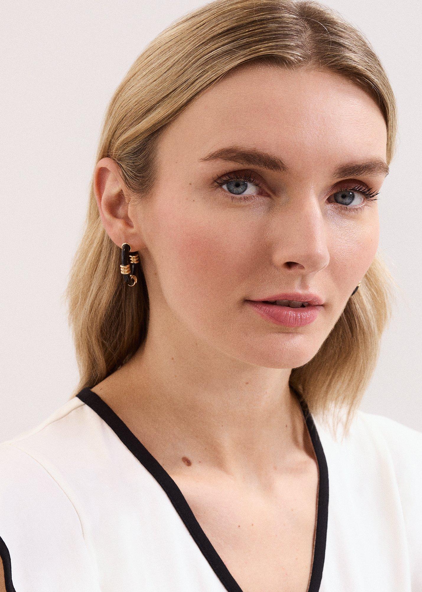 ${product-id}--Black-${view-type}