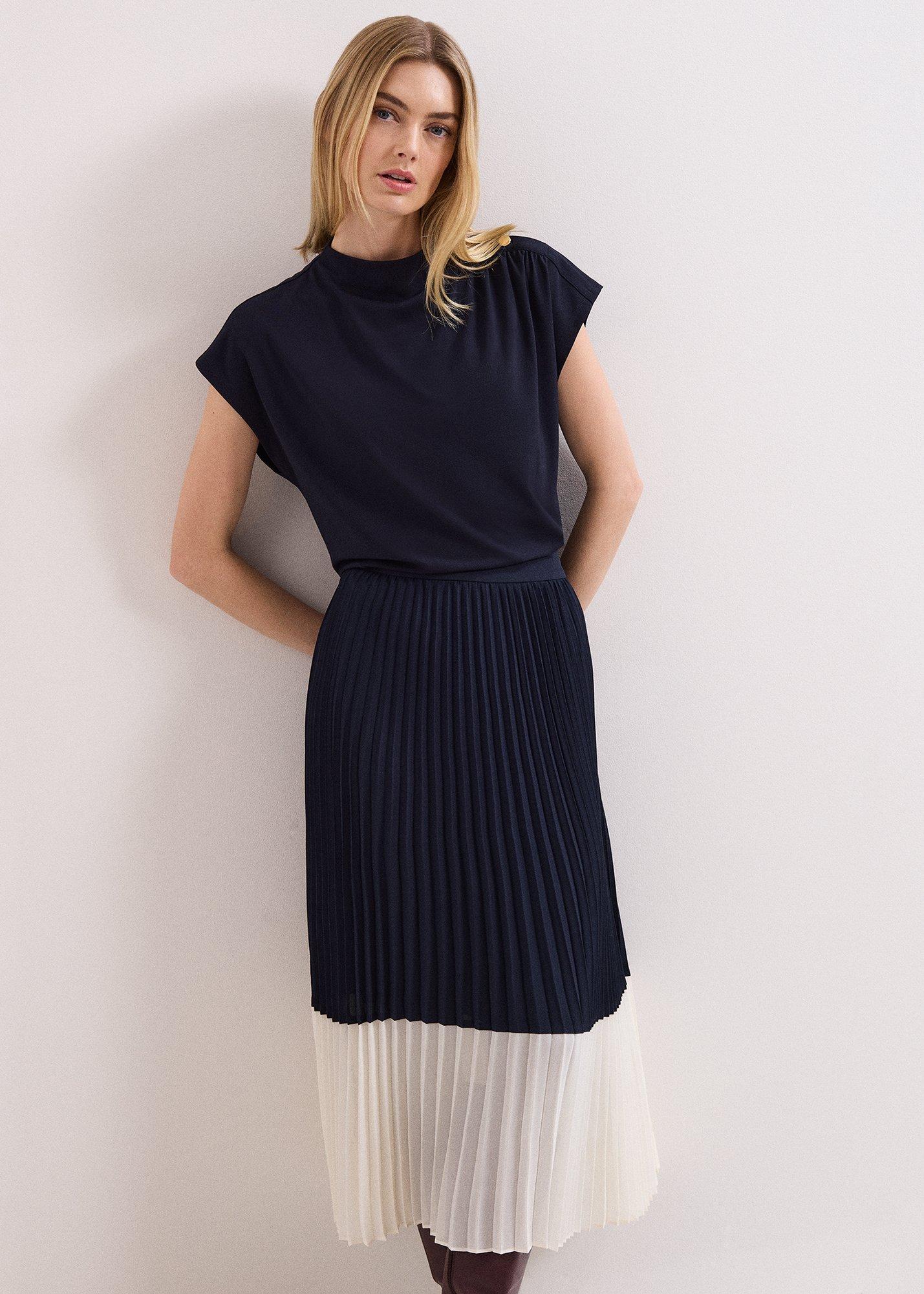 ${product-id}--Navy-${view-type}