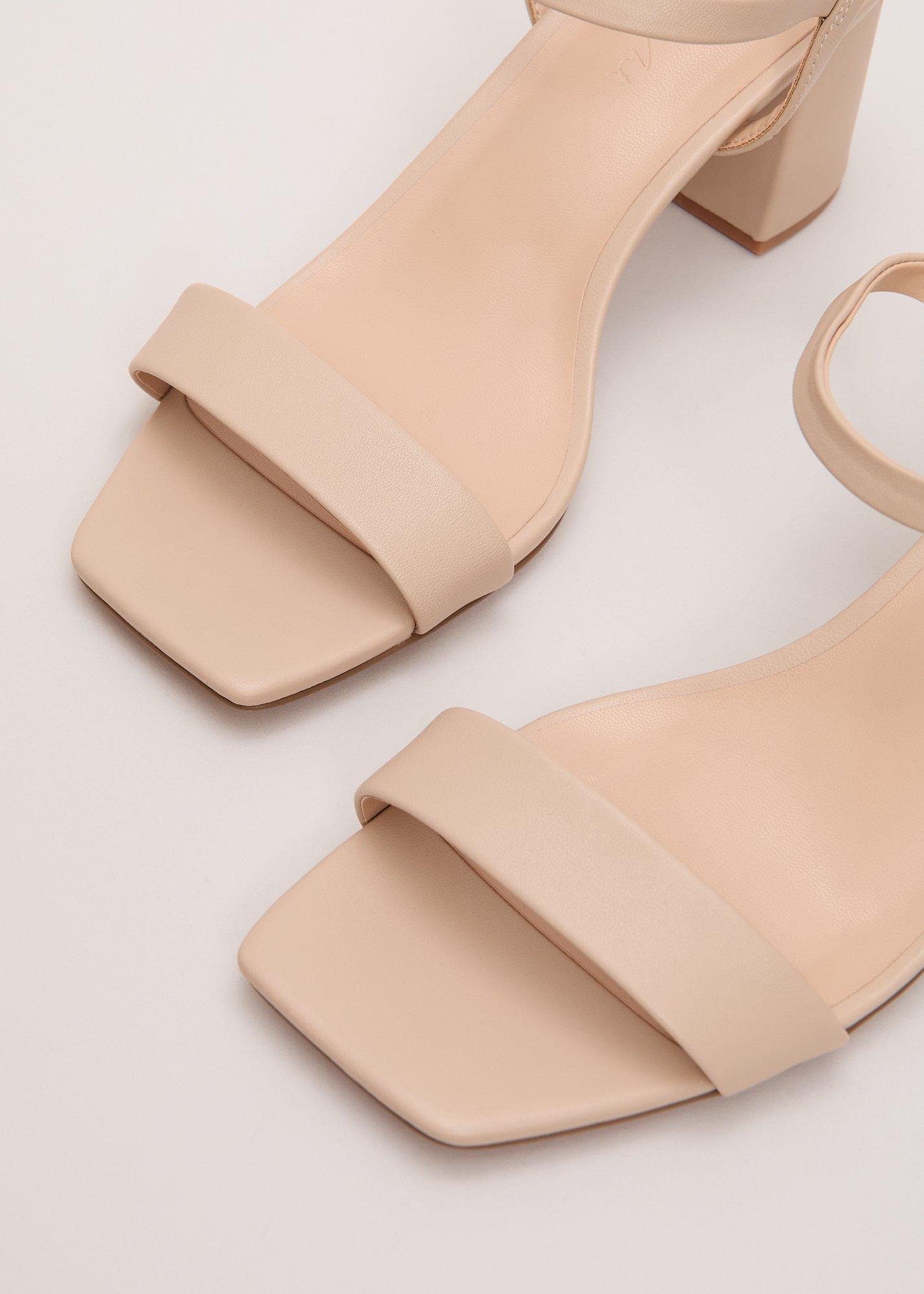 ${product-id}-Leather Block Heel-Neutral-${view-type}
