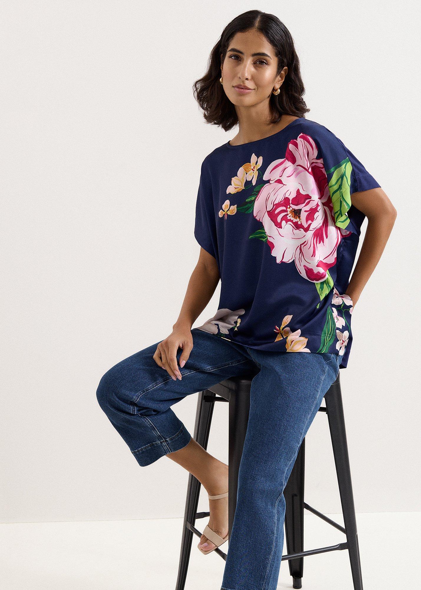 ${product-id}-Brianna Floral Top-Navy-${view-type}