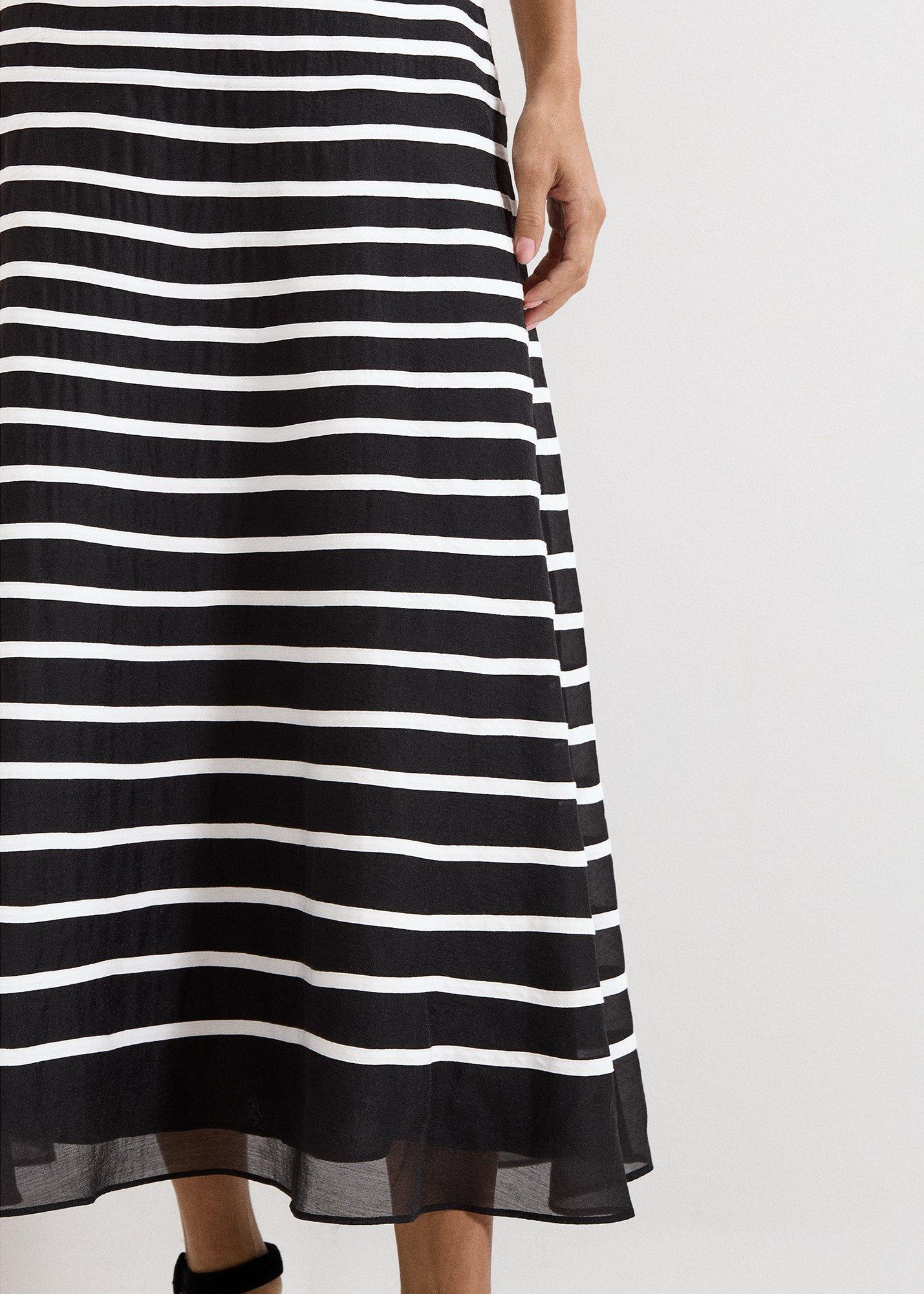 ${product-id}--Black/Ivory-${view-type}