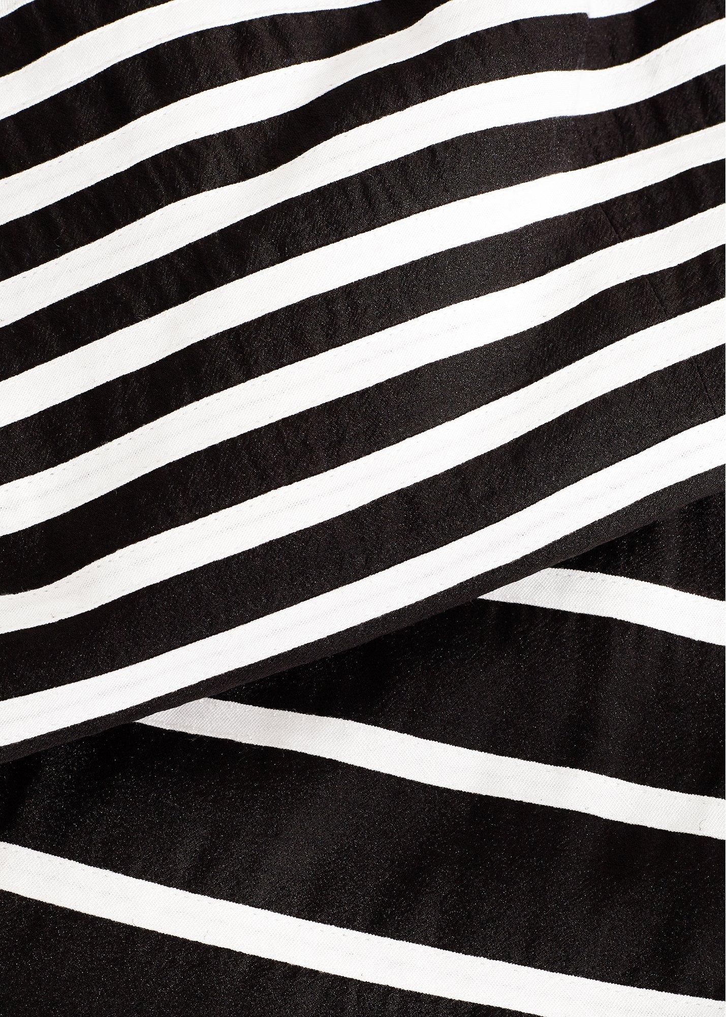 ${product-id}--Black/Ivory-${view-type}