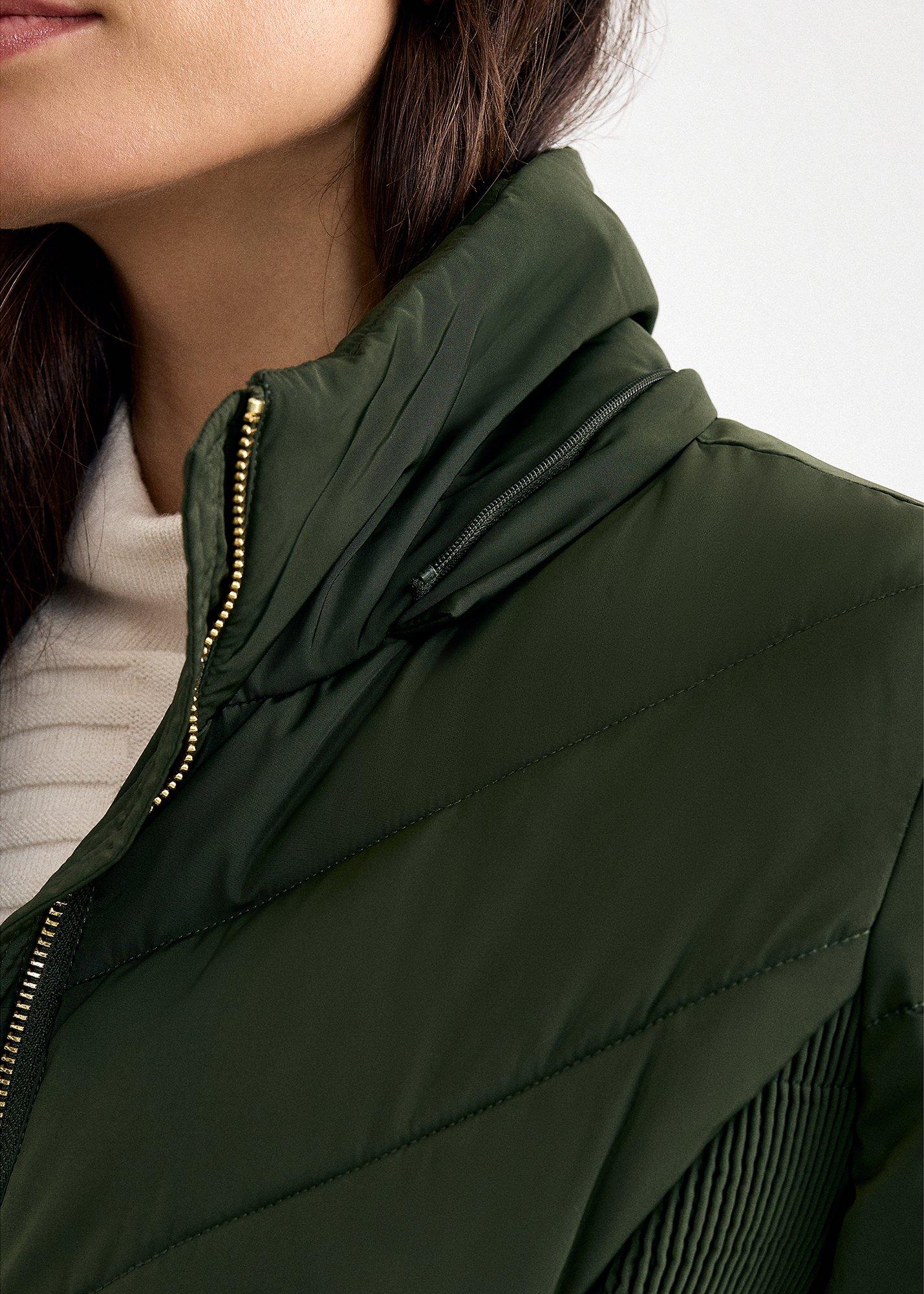amber-short-puffer-coat