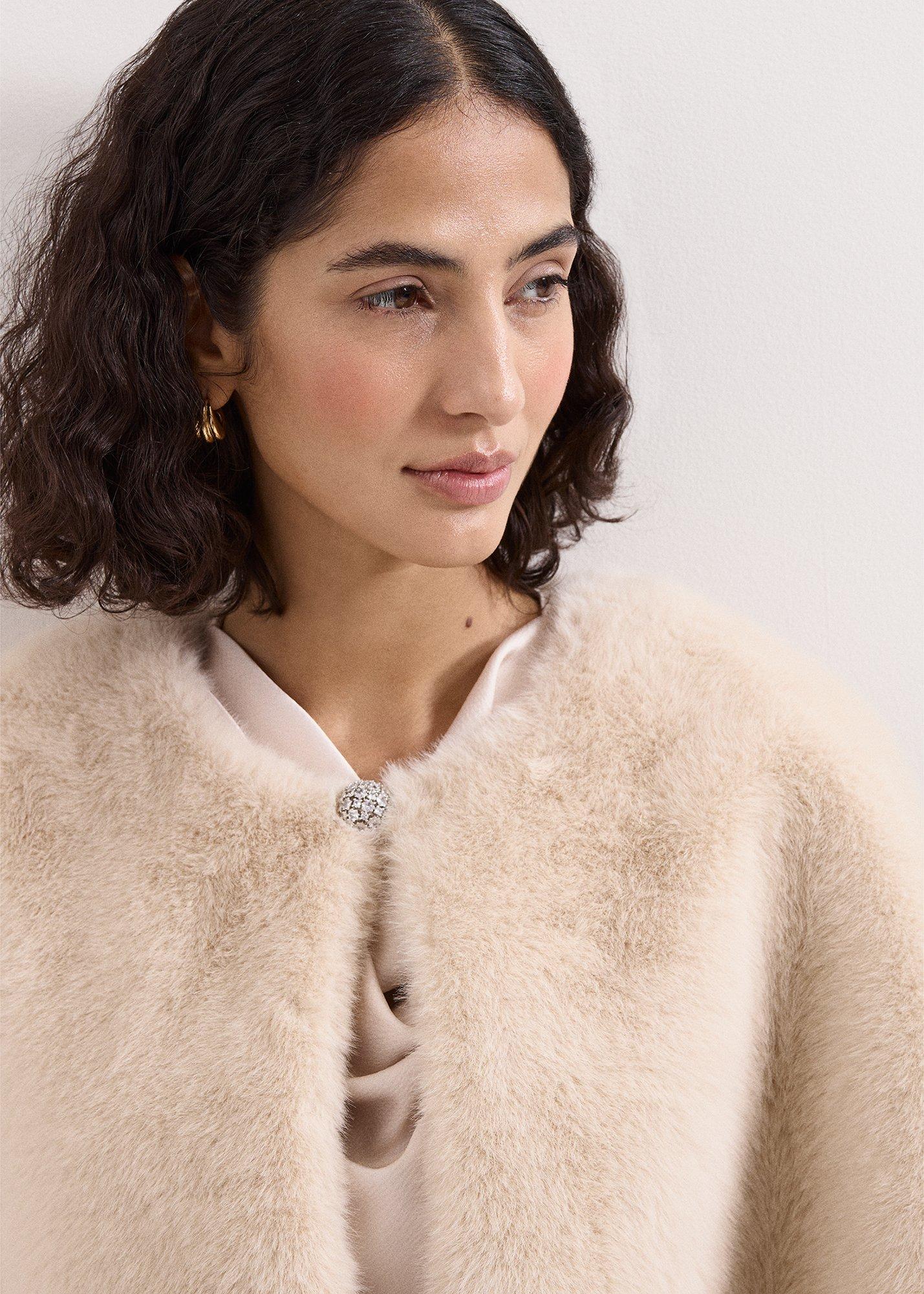 faux-fur-stole