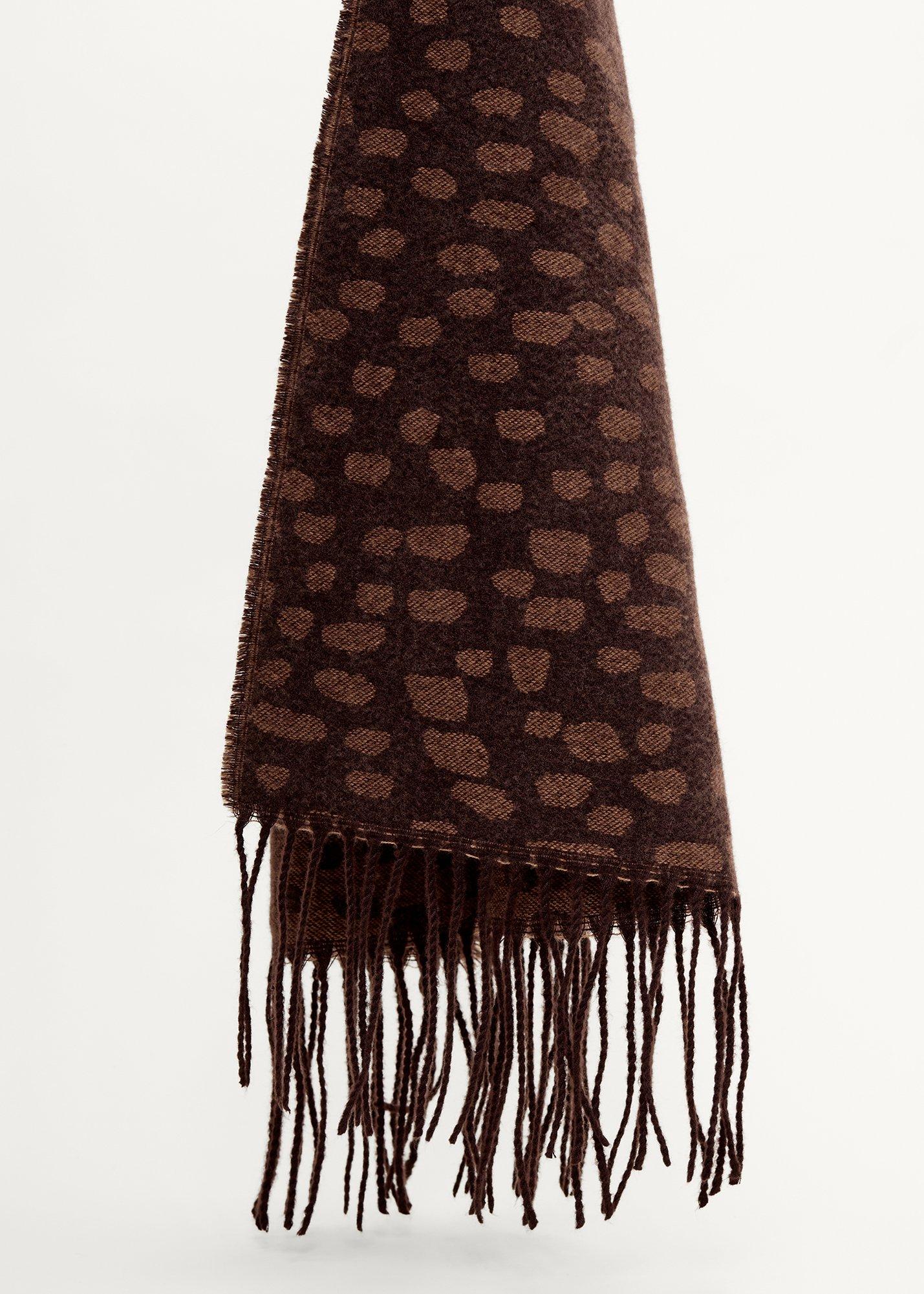 irregular-spot-scarf