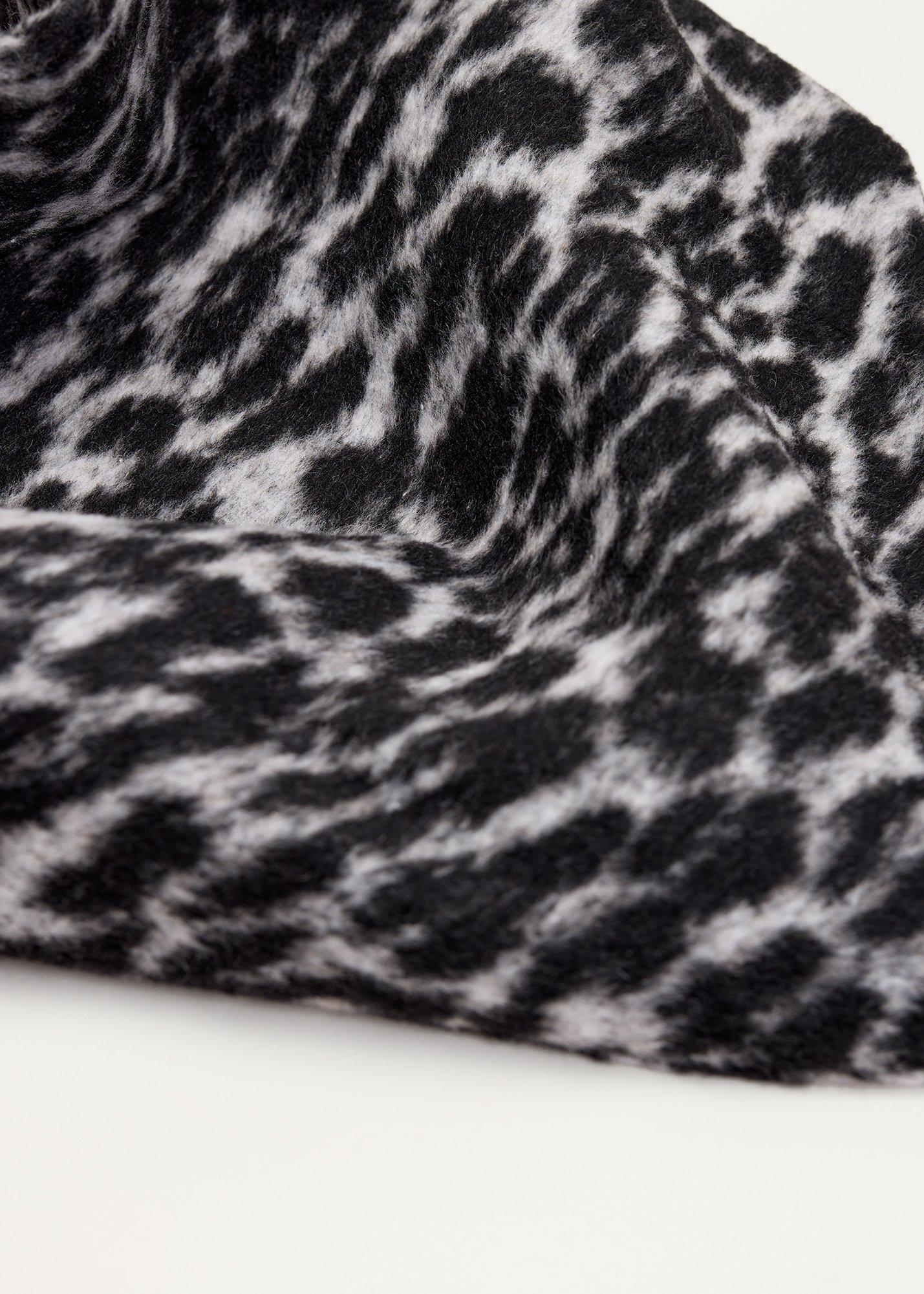 leopard-print-neck-scarf