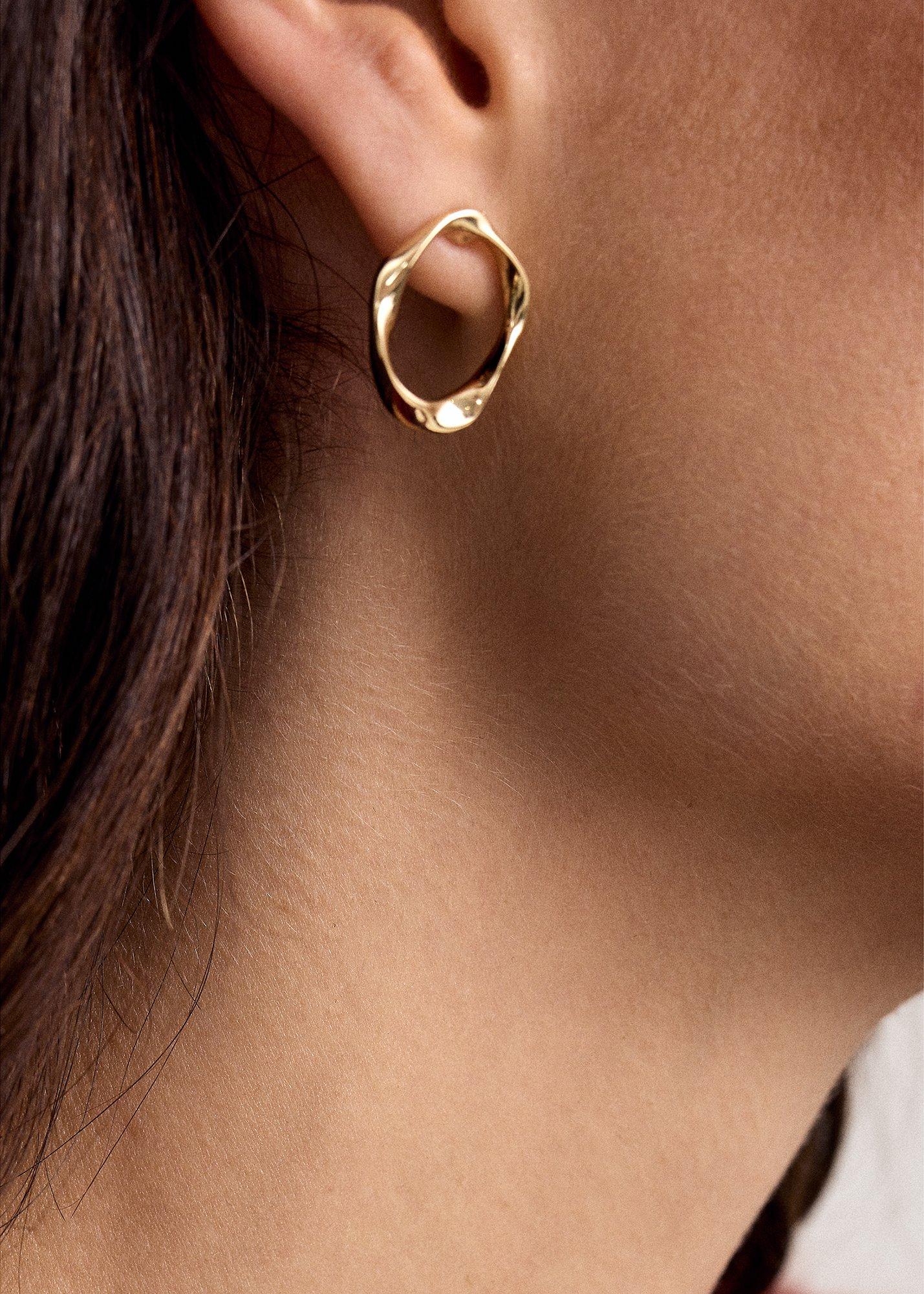 gold-delicate-circle-stud-earrings