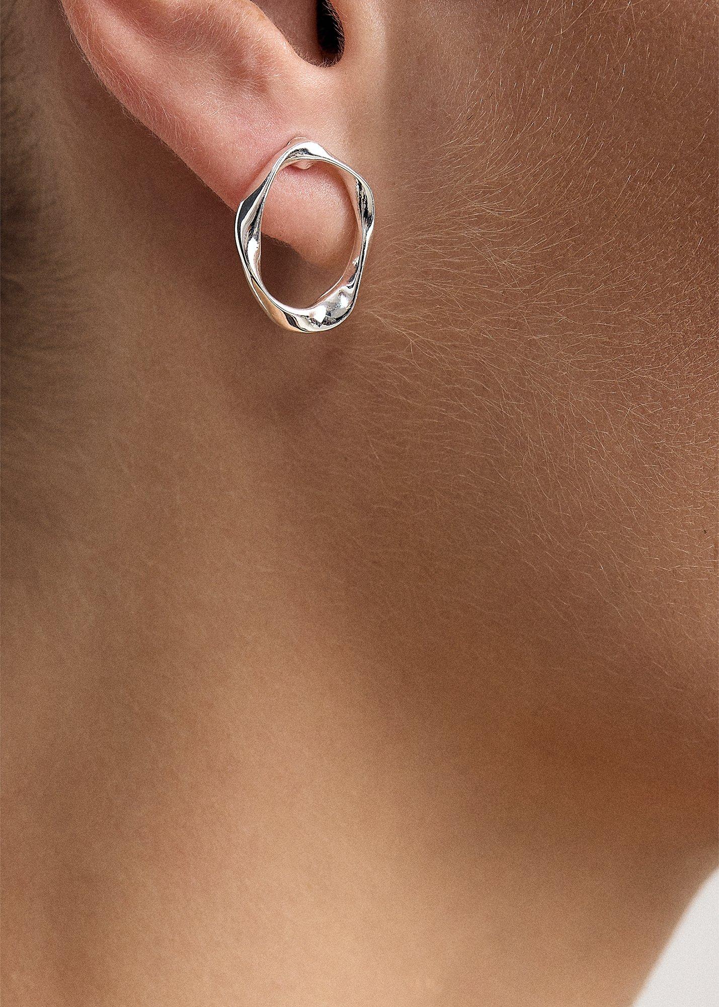silver-delicate-circle-stud-earrings