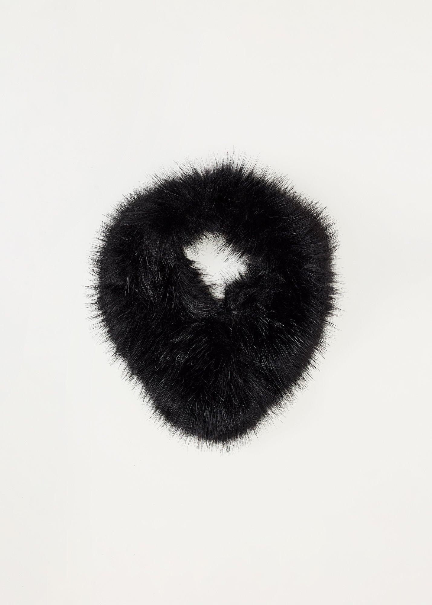 black-faux-fur-collar