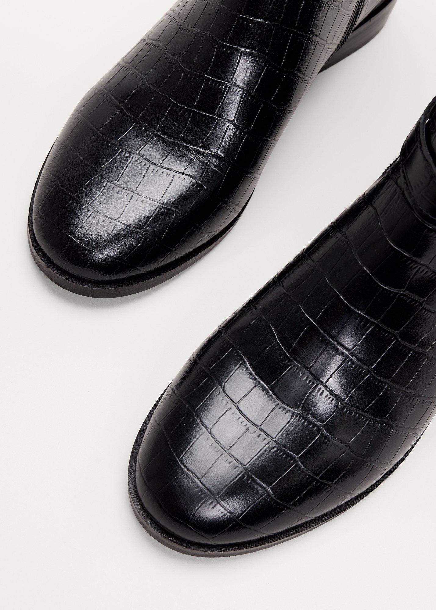 leather-textured-flat-ankle-boot