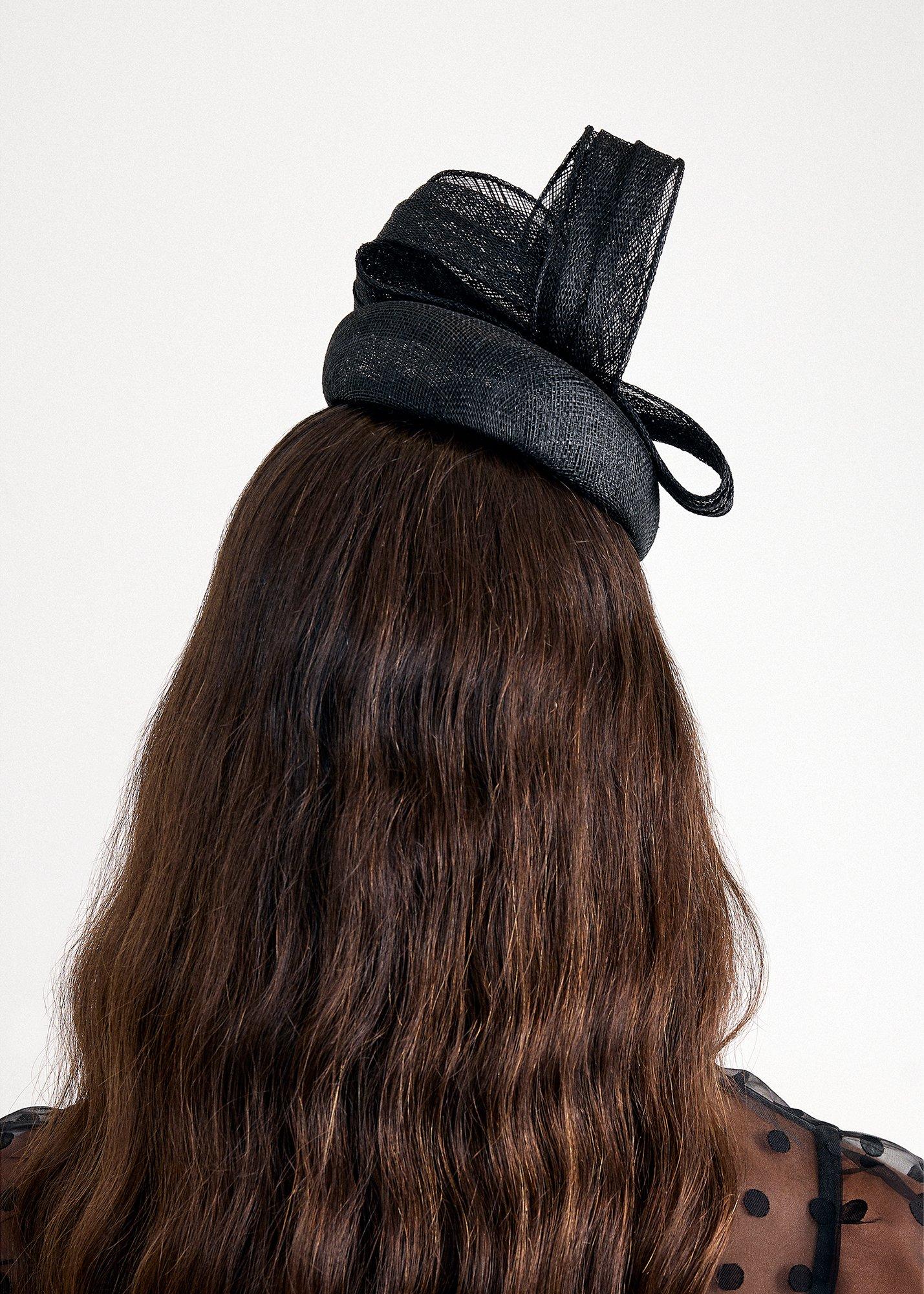 bow-twisted-pillbox