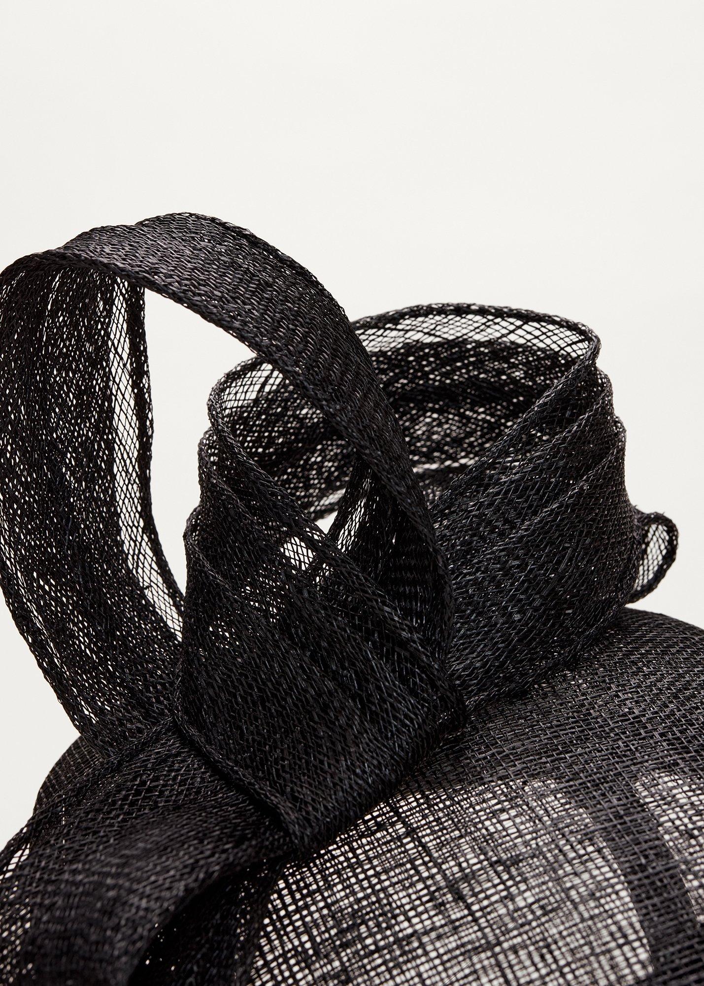bow-twisted-pillbox