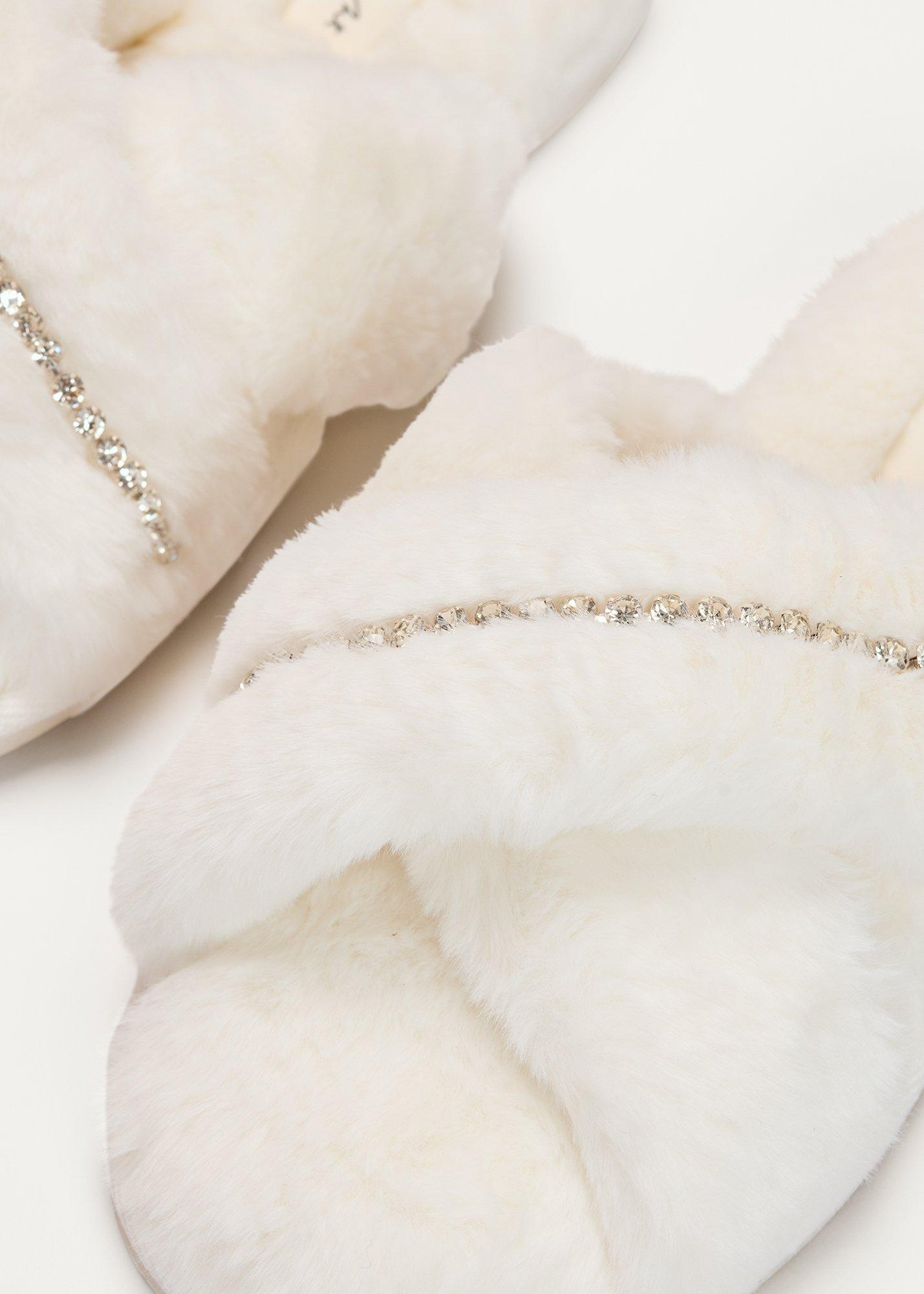 cross-over-embellished-fluffy-slipper