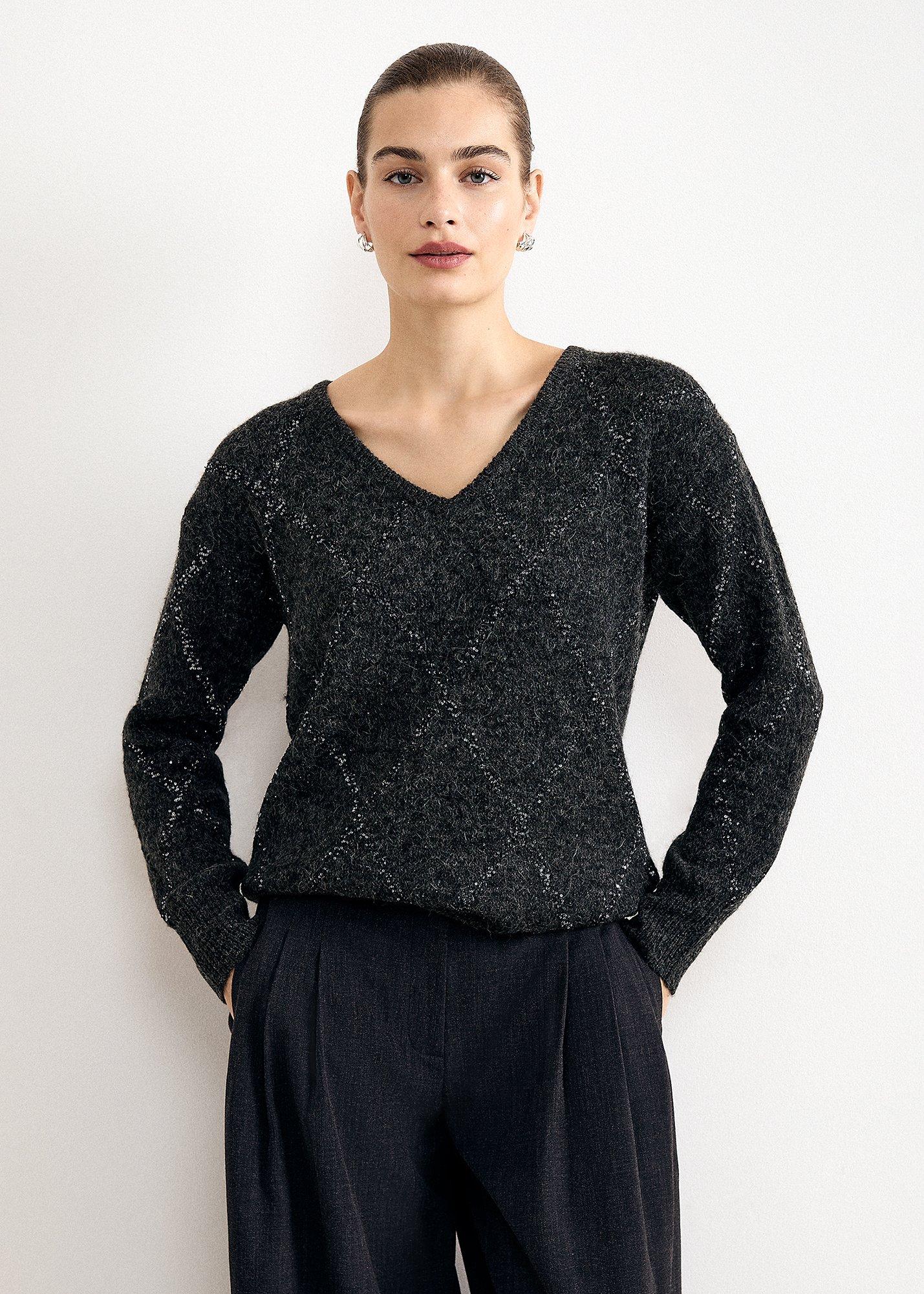 fenia-alpaca-blend-diamond-v-neck-jumper
