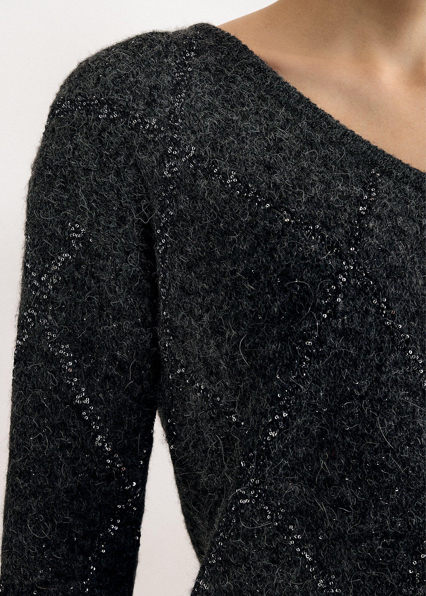fenia-alpaca-blend-diamond-v-neck-jumper