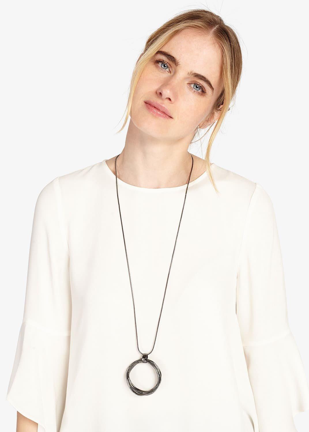 Elizabeth Pendant Necklace