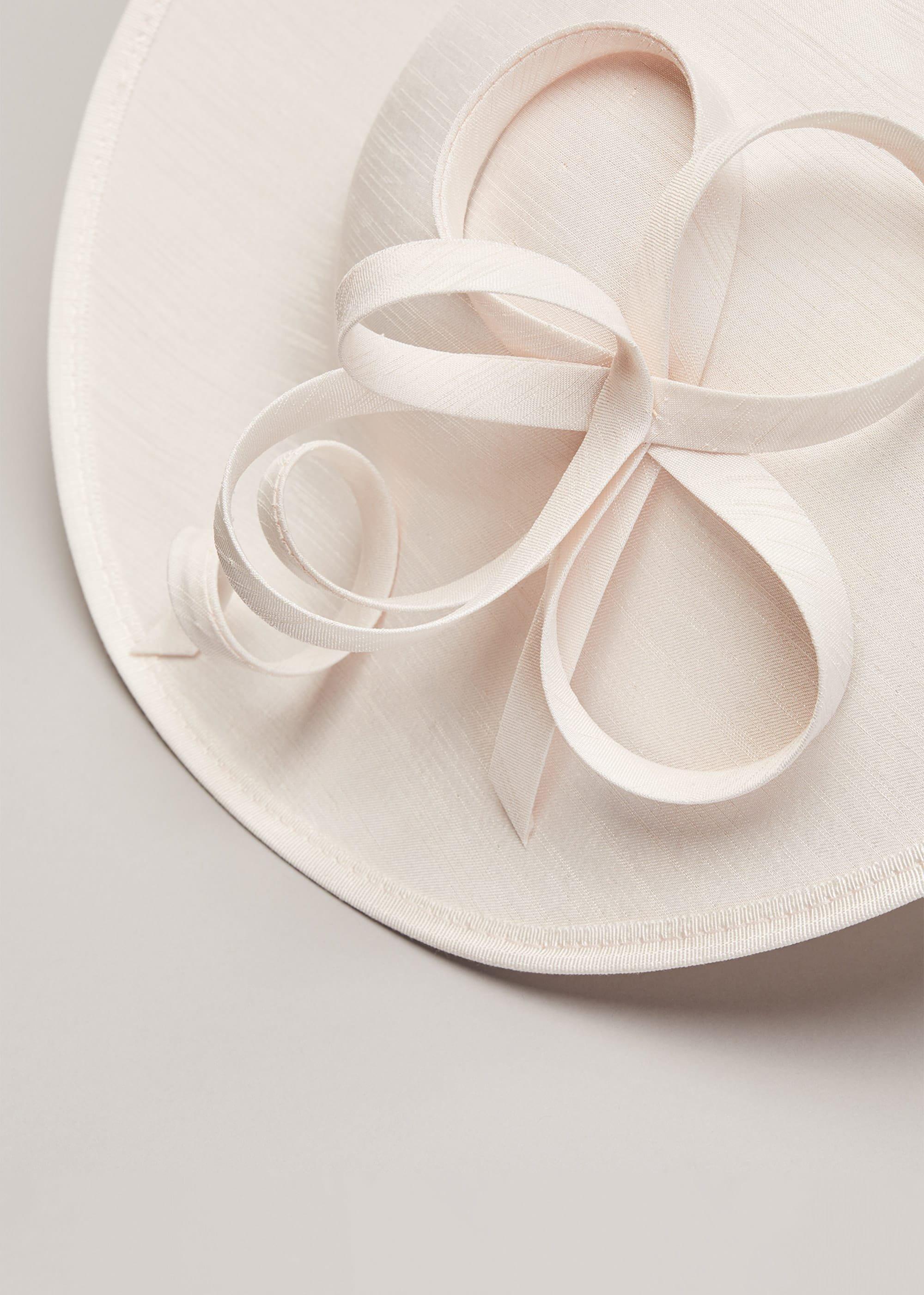 Pia Twist Disc Fascinator