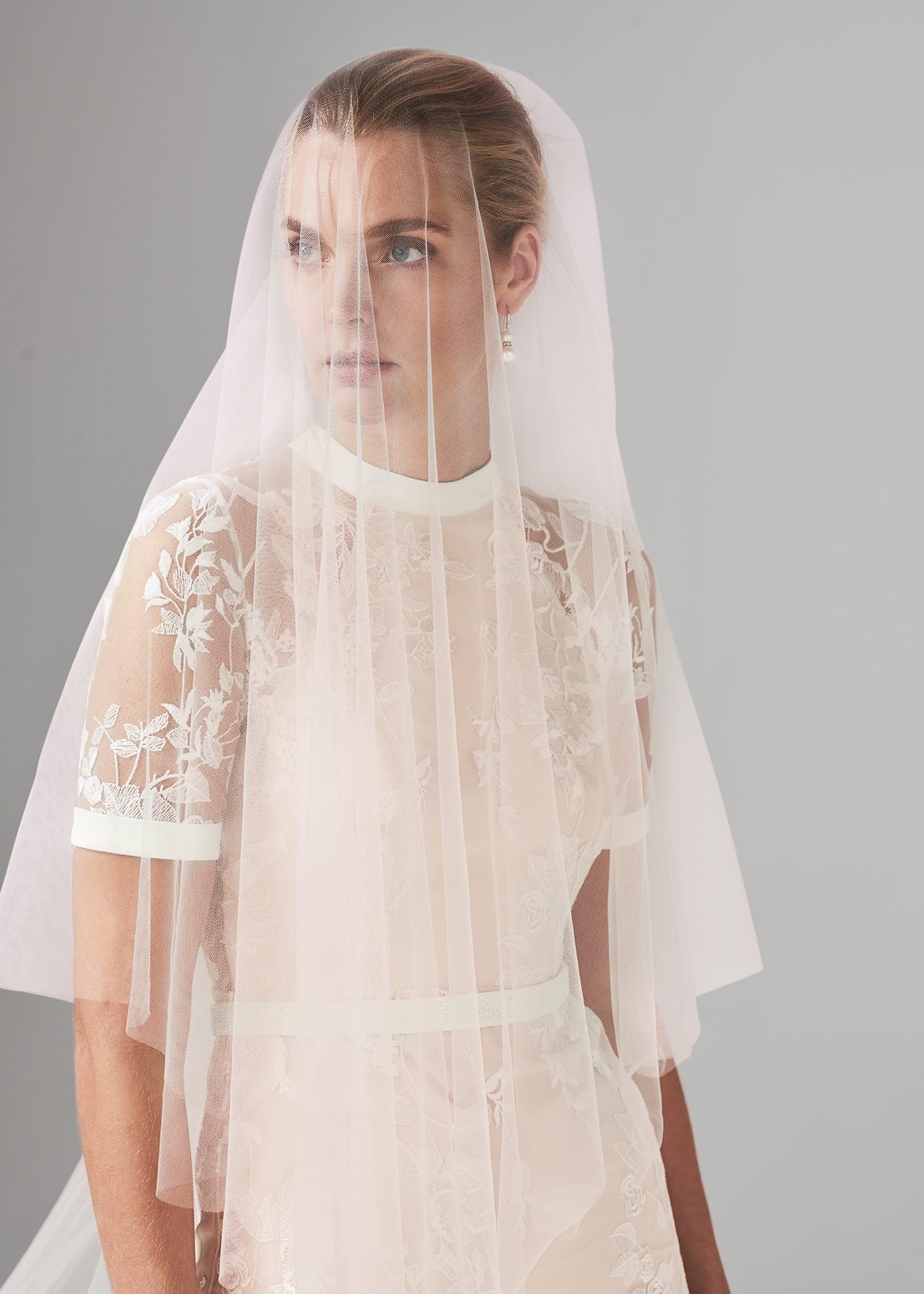 Leonora Long Veil
