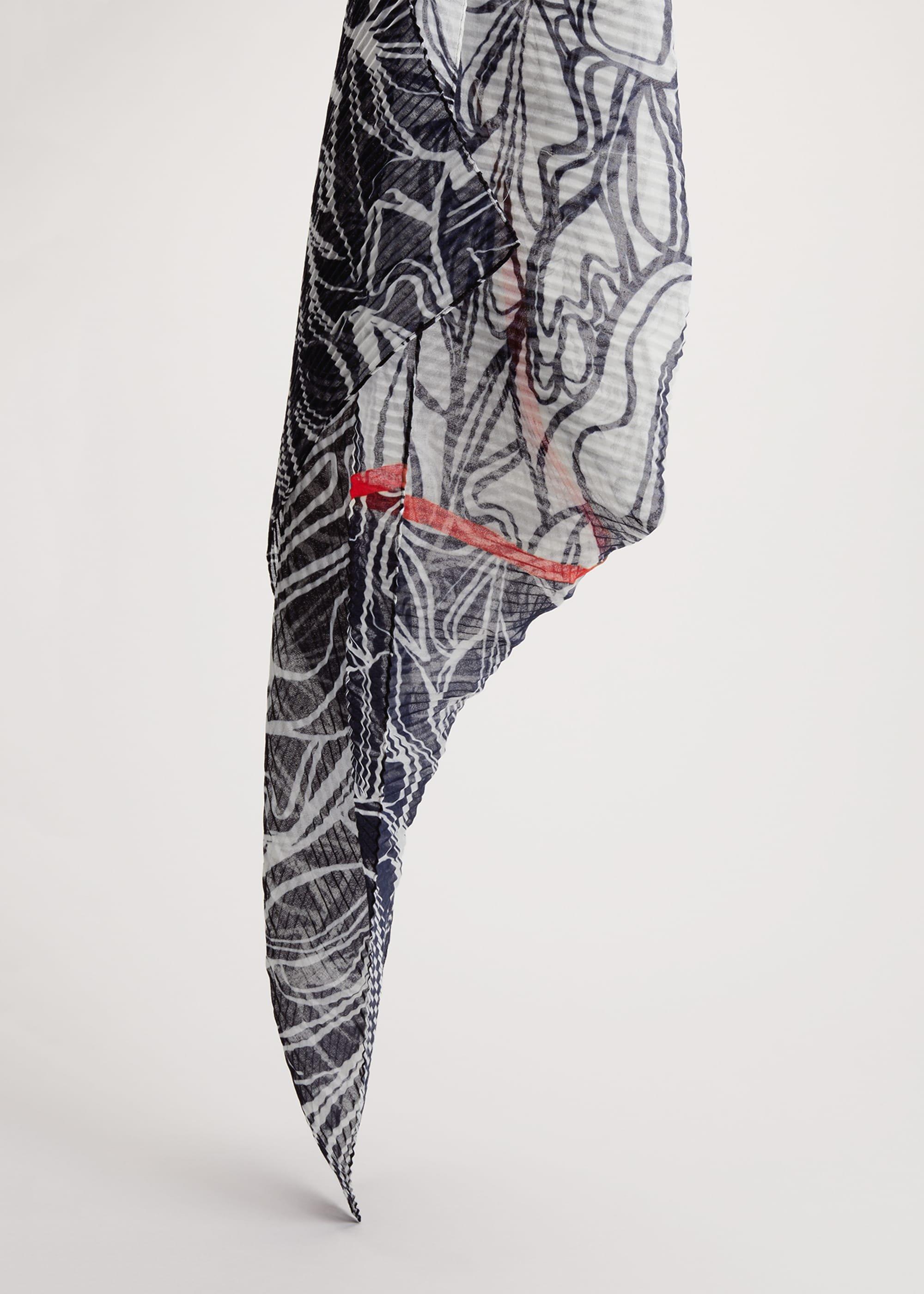 Shisui Linear Print Pleated Scarf