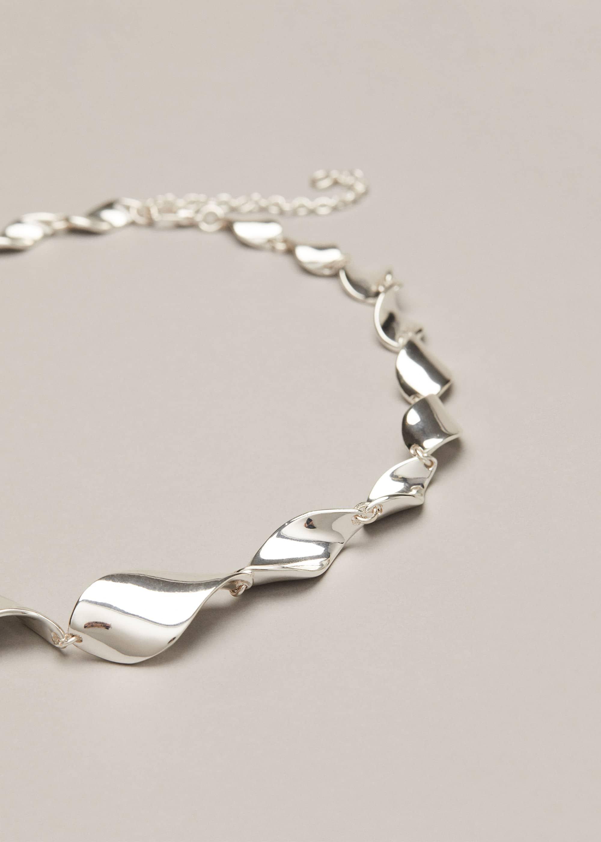 Cam Twisted Leaf Necklace