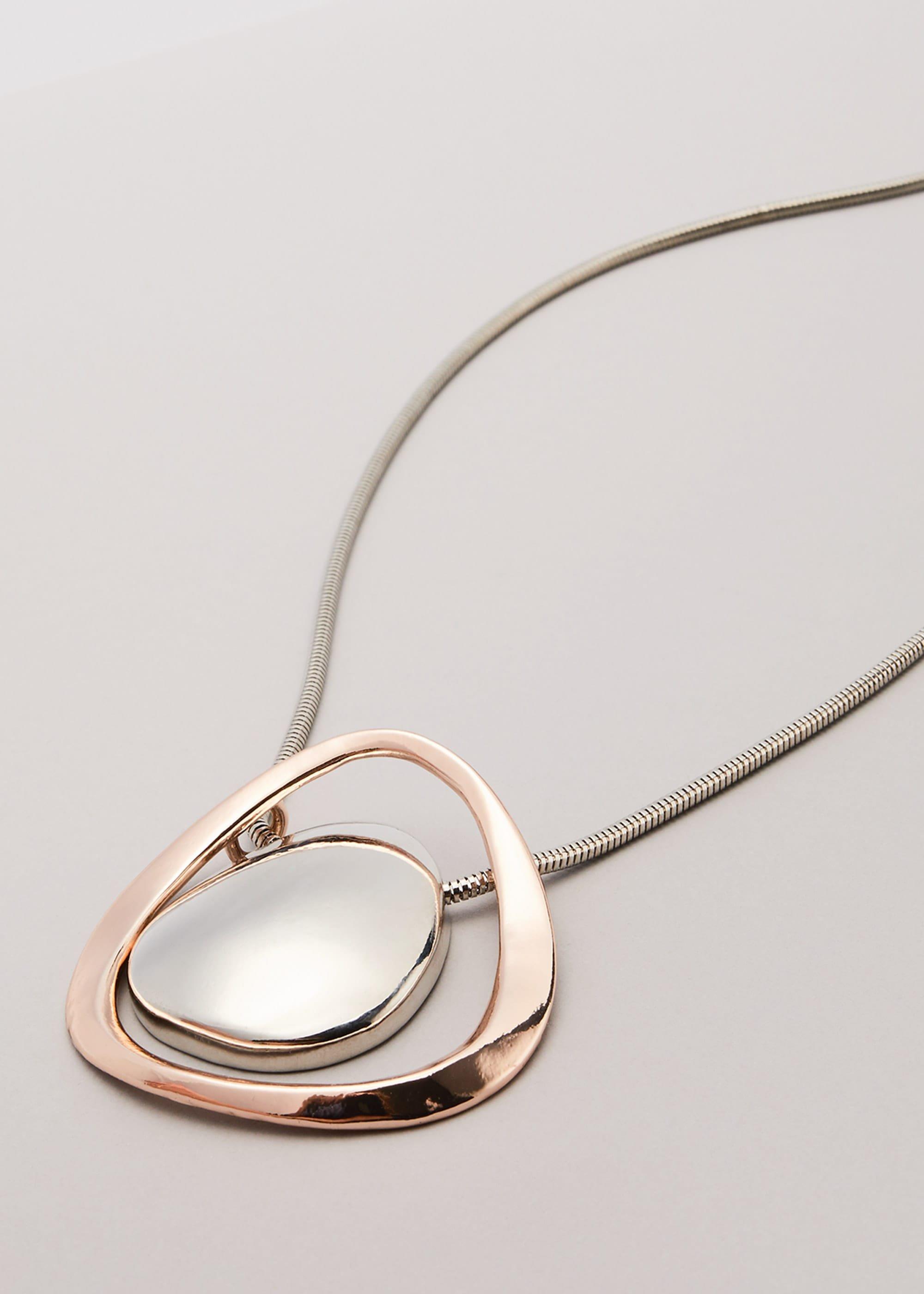 Shelly Pendant Necklace