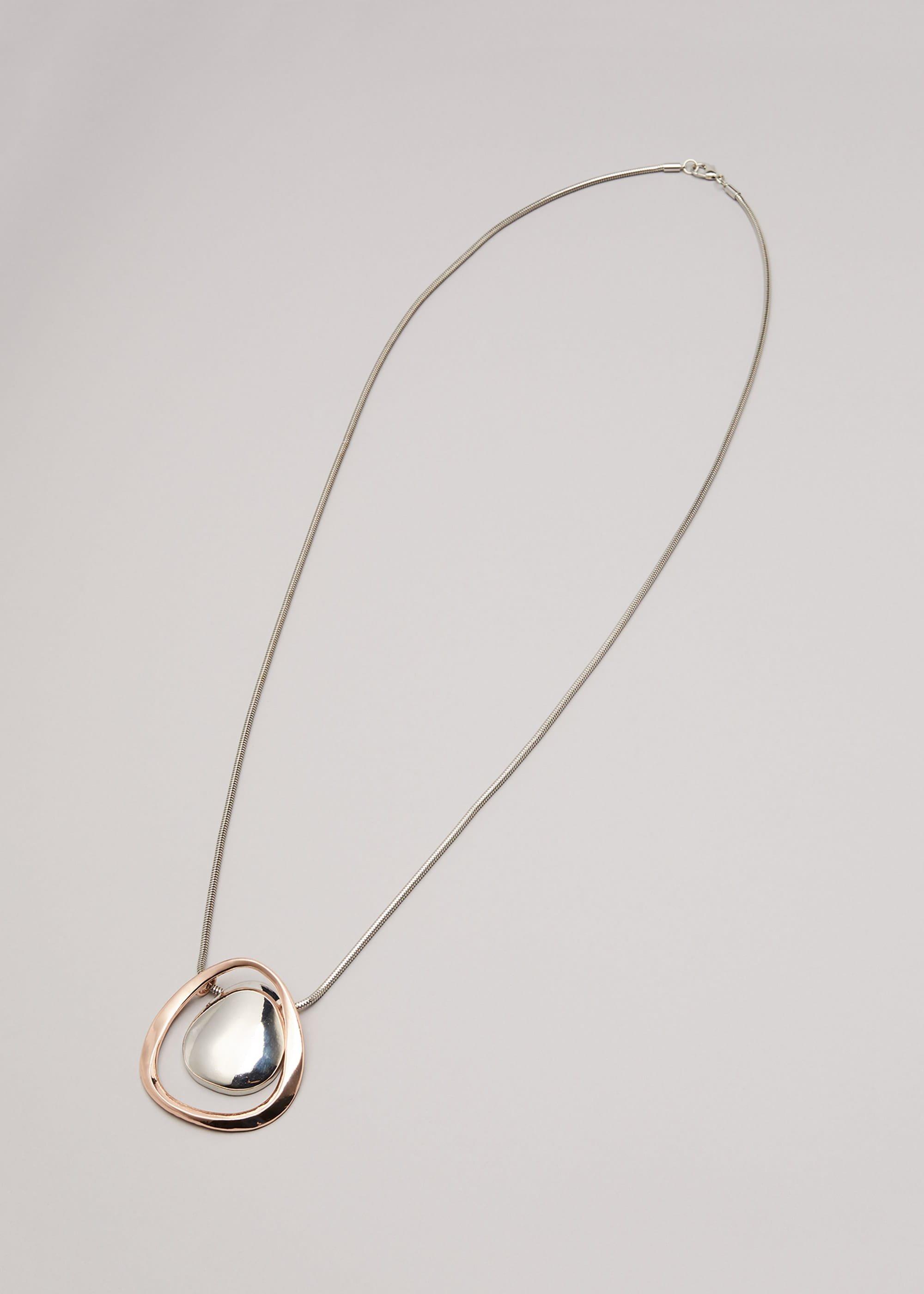 Shelly Pendant Necklace