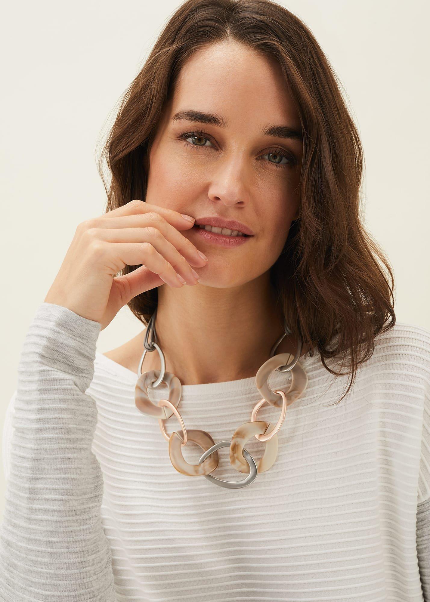 Jily Resin Hoop Necklace