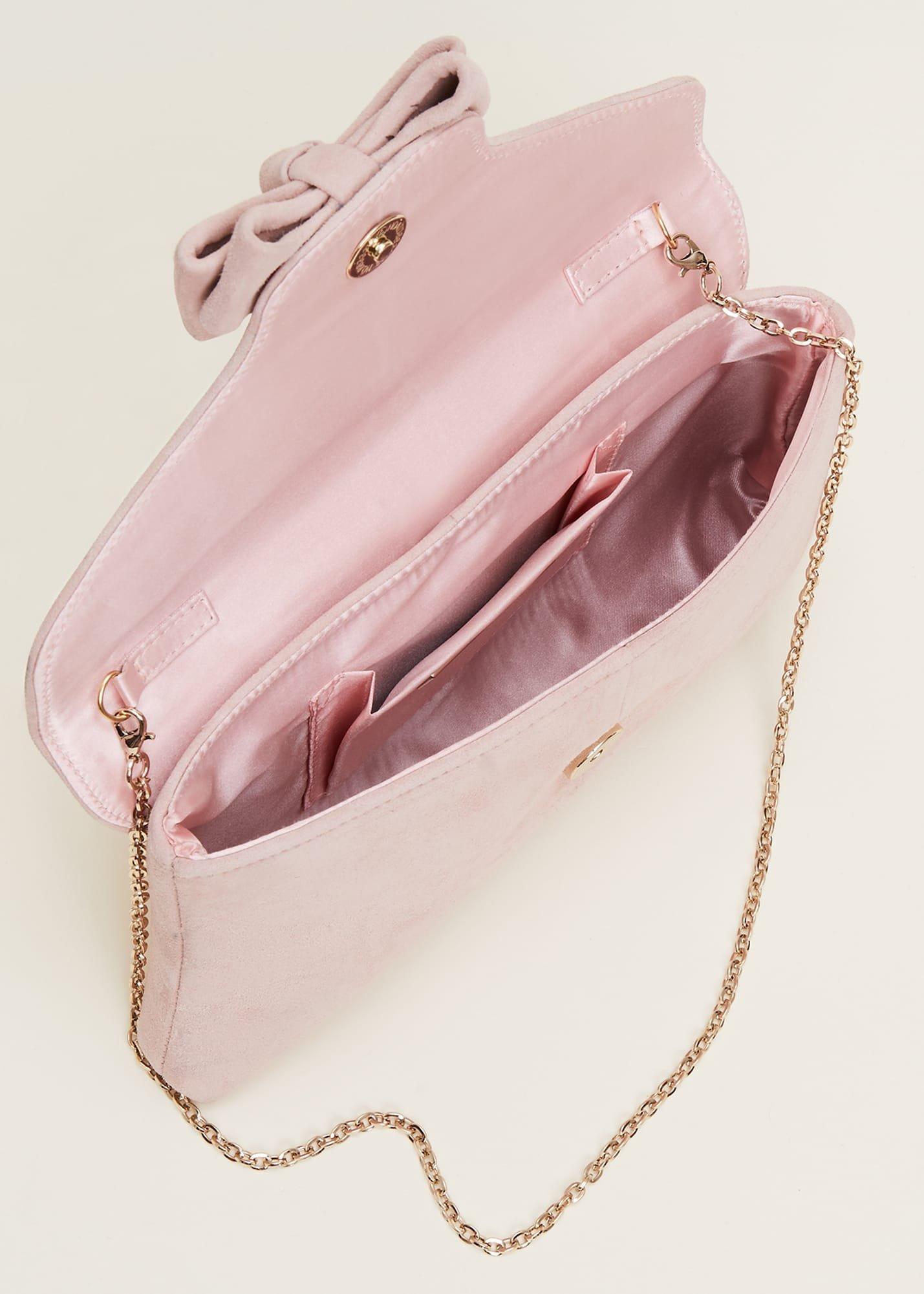 Structured Bow Clutch