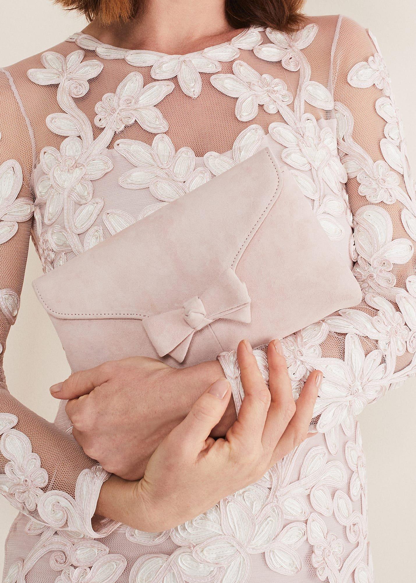 Structured Bow Clutch