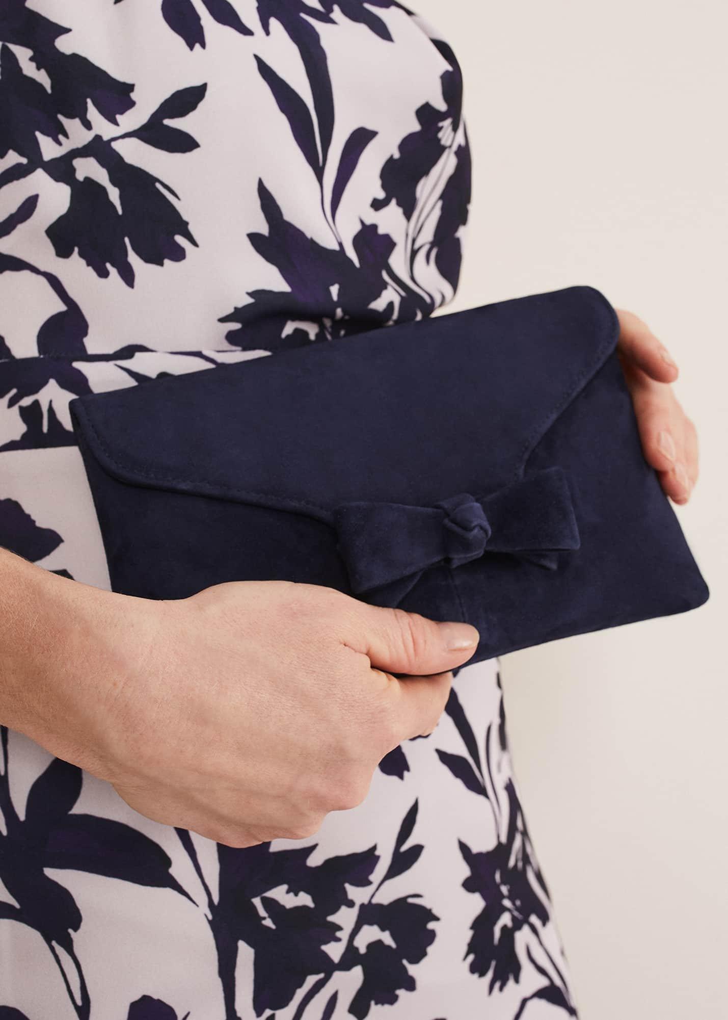 Structured Bow Clutch