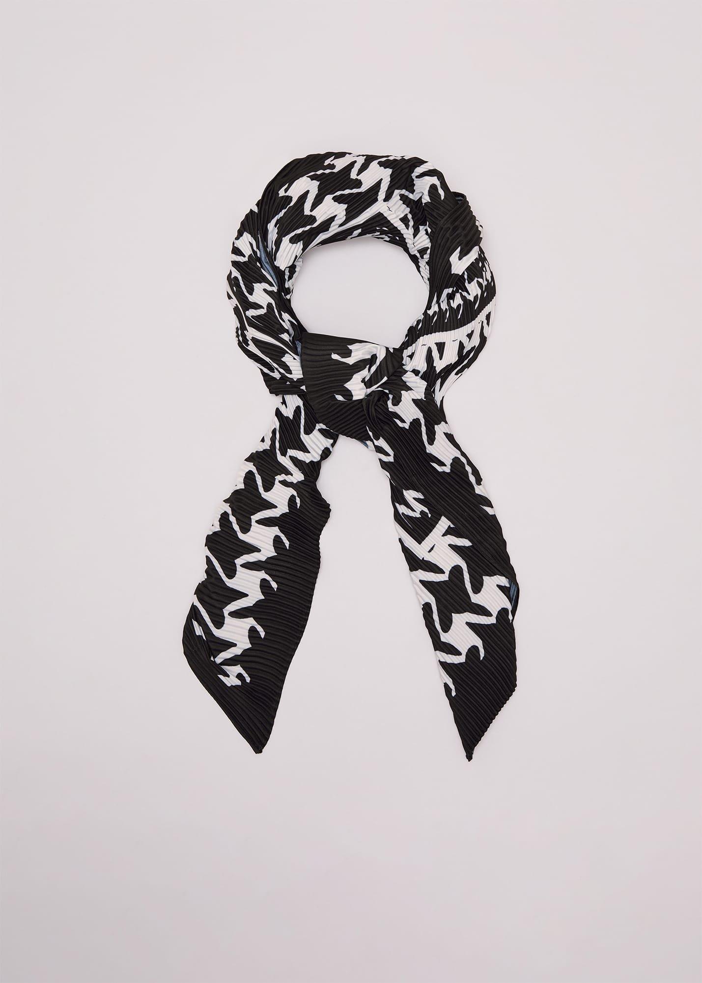 Houndstooth Pleated Scarf