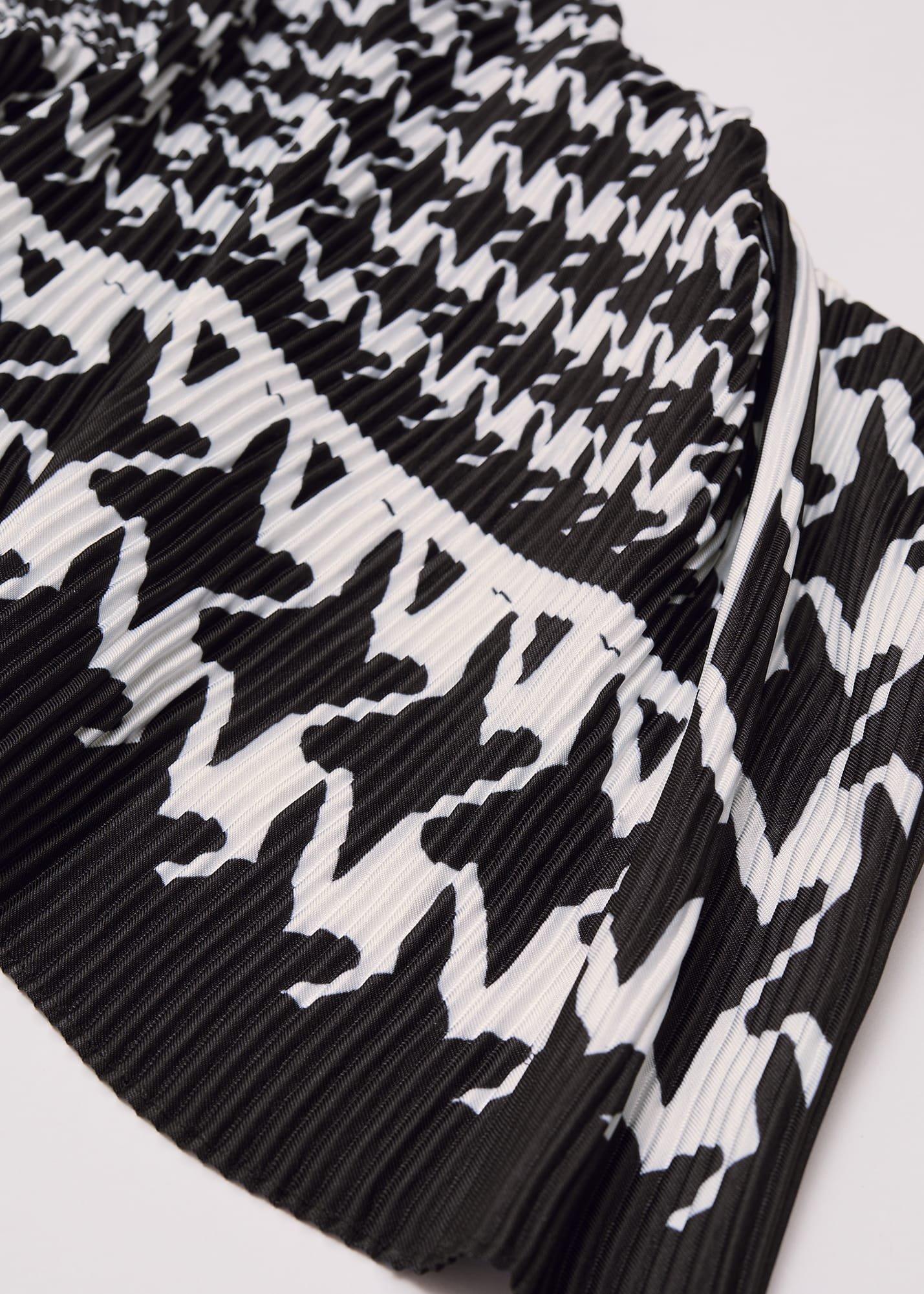 Houndstooth Pleated Scarf